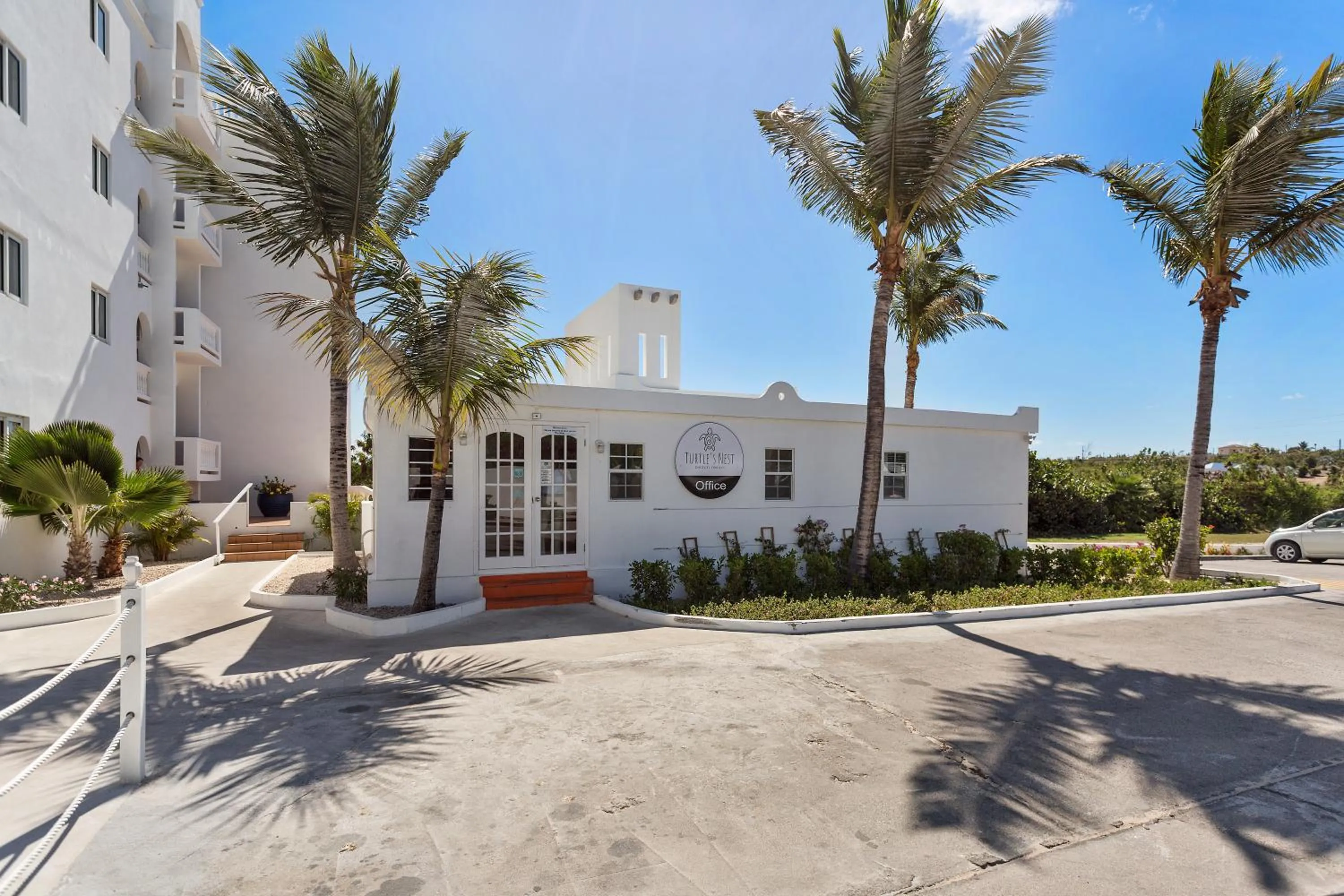 Property building in Turtle's Nest Beach Resort
