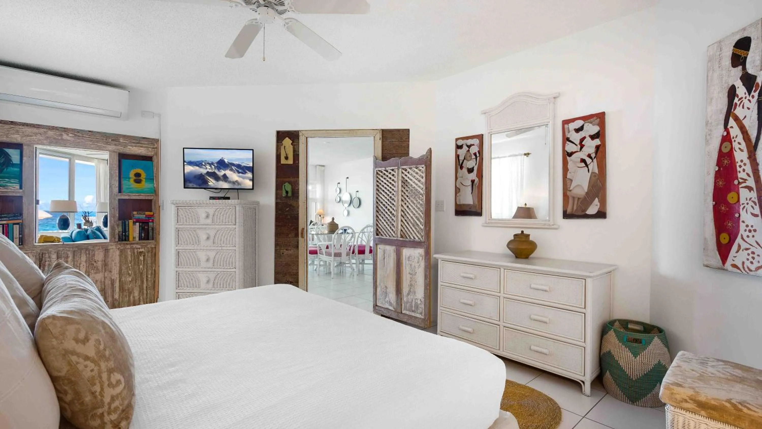 Bed in Turtle's Nest Beach Resort