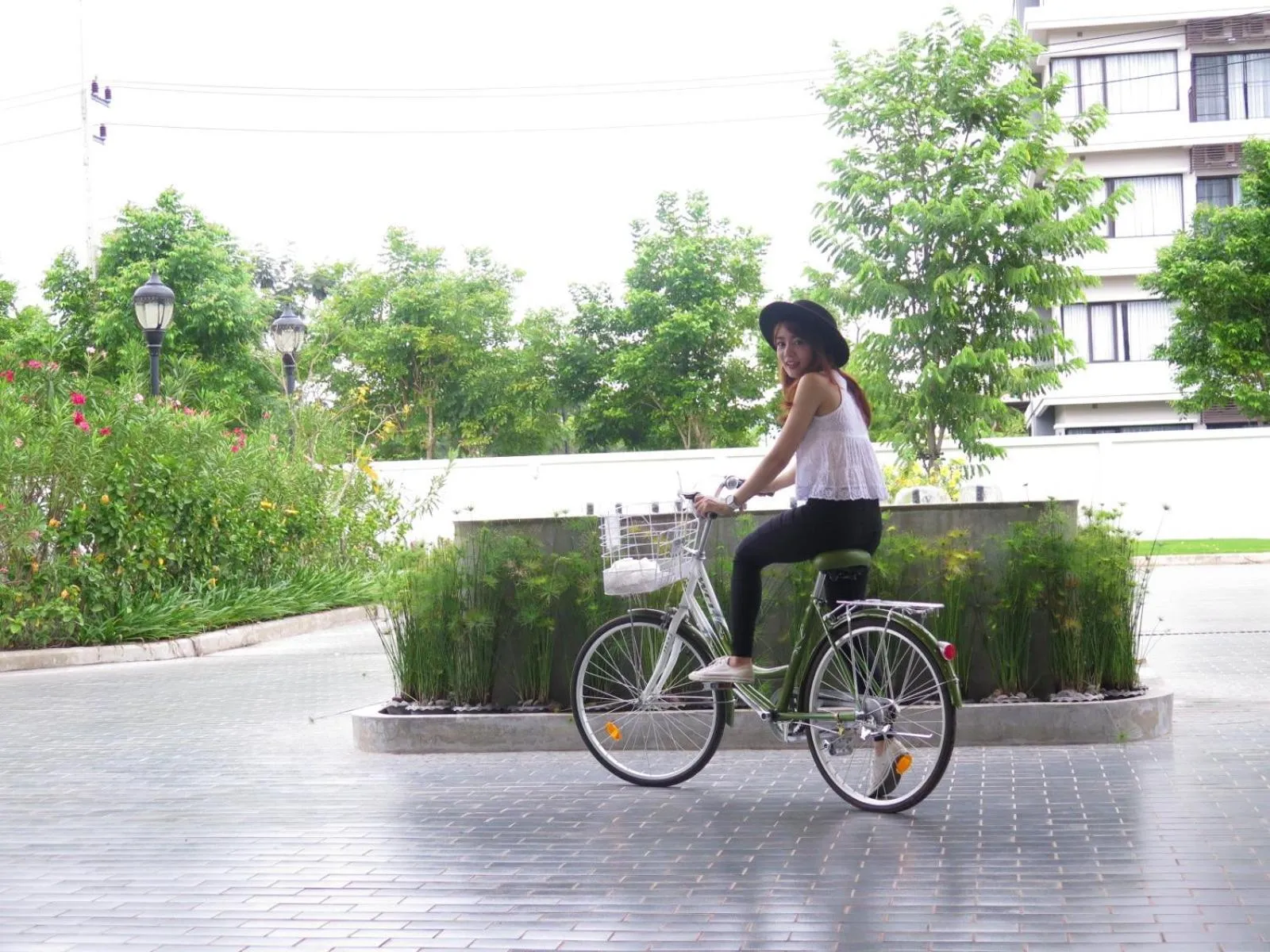 Cycling in The Garden 304