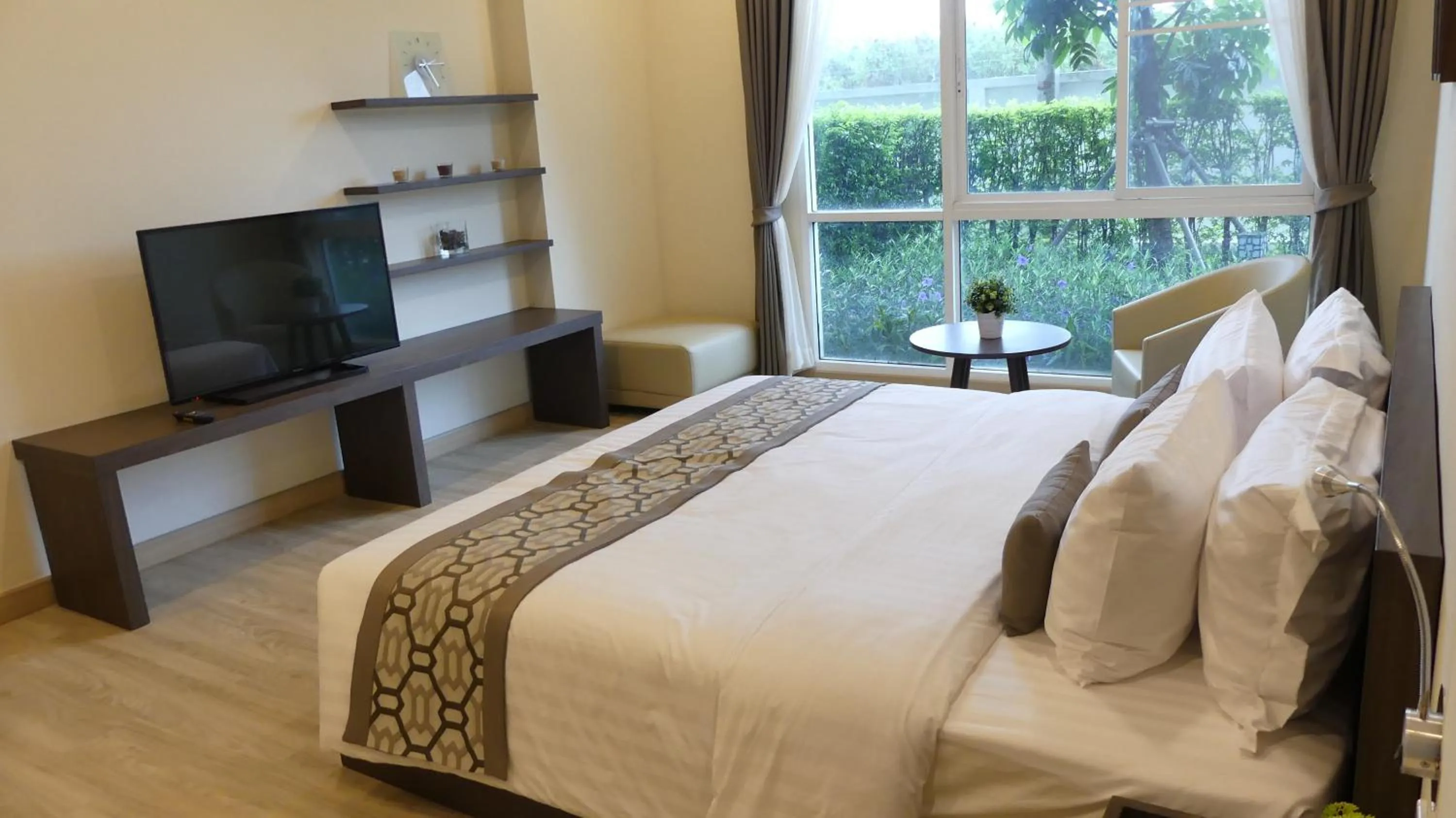 Bedroom, Bed in The Garden 304