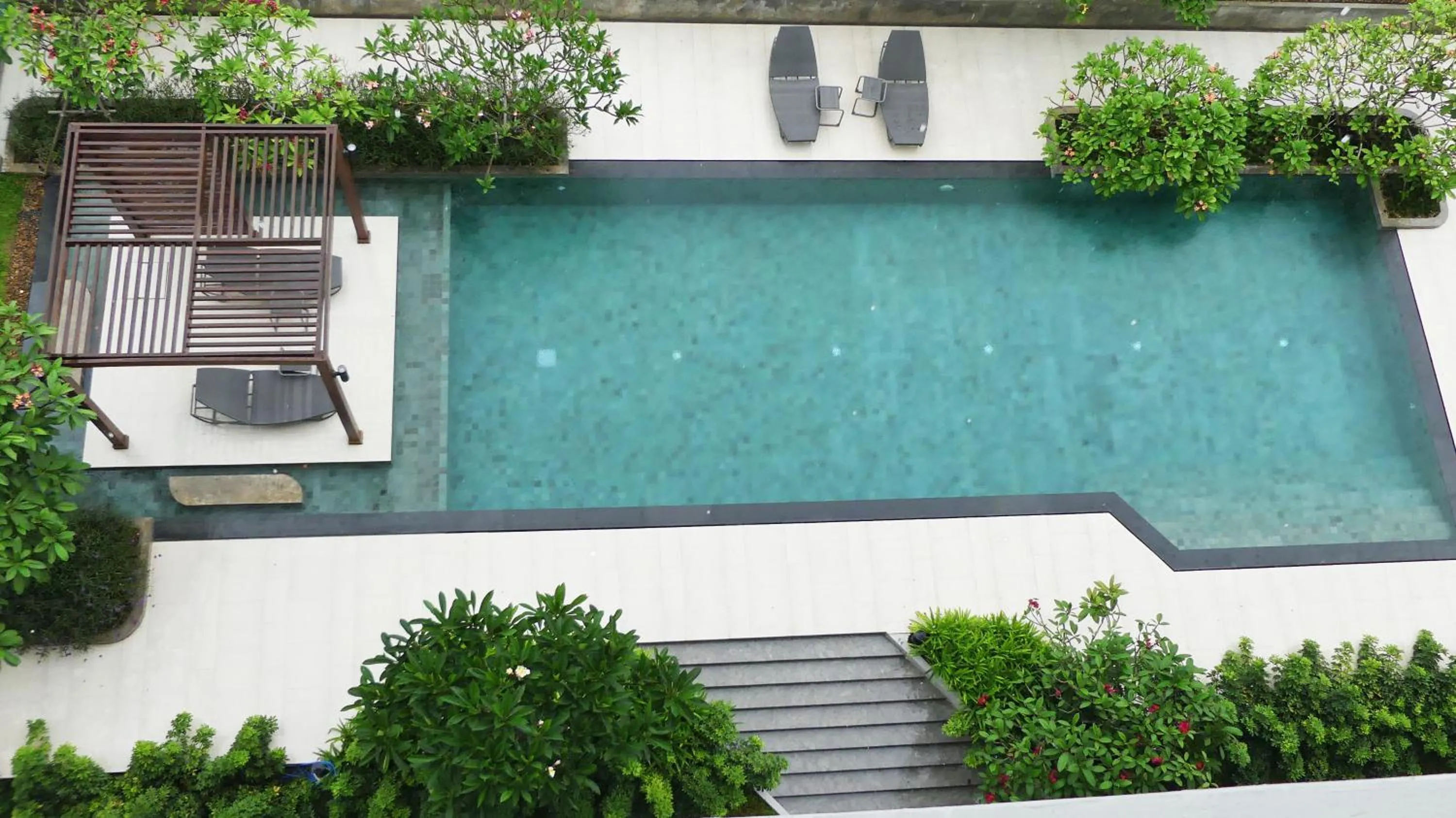 Swimming pool in The Garden 304