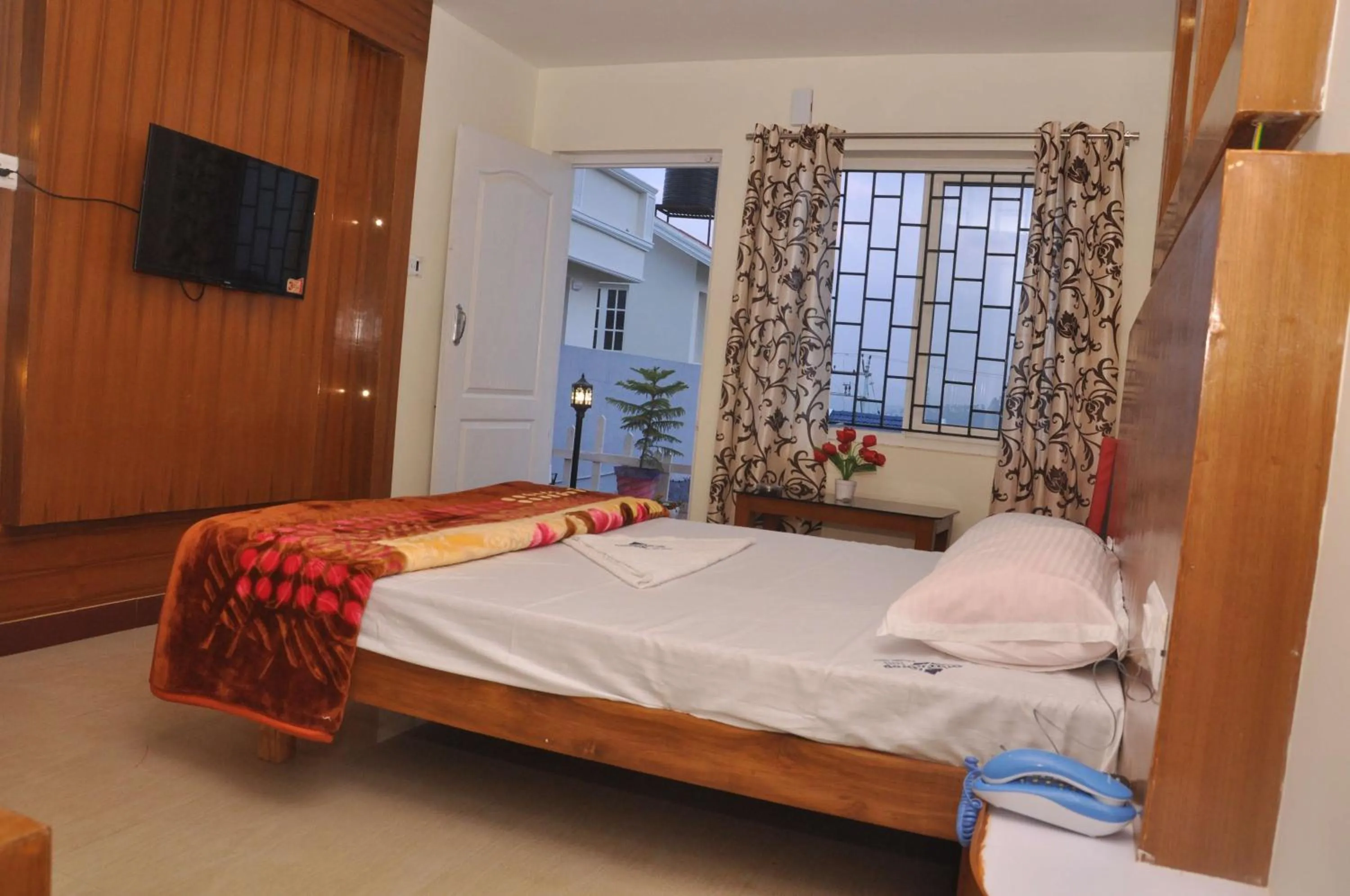 Photo of the whole room, Bed in Drizzle Drop Inn