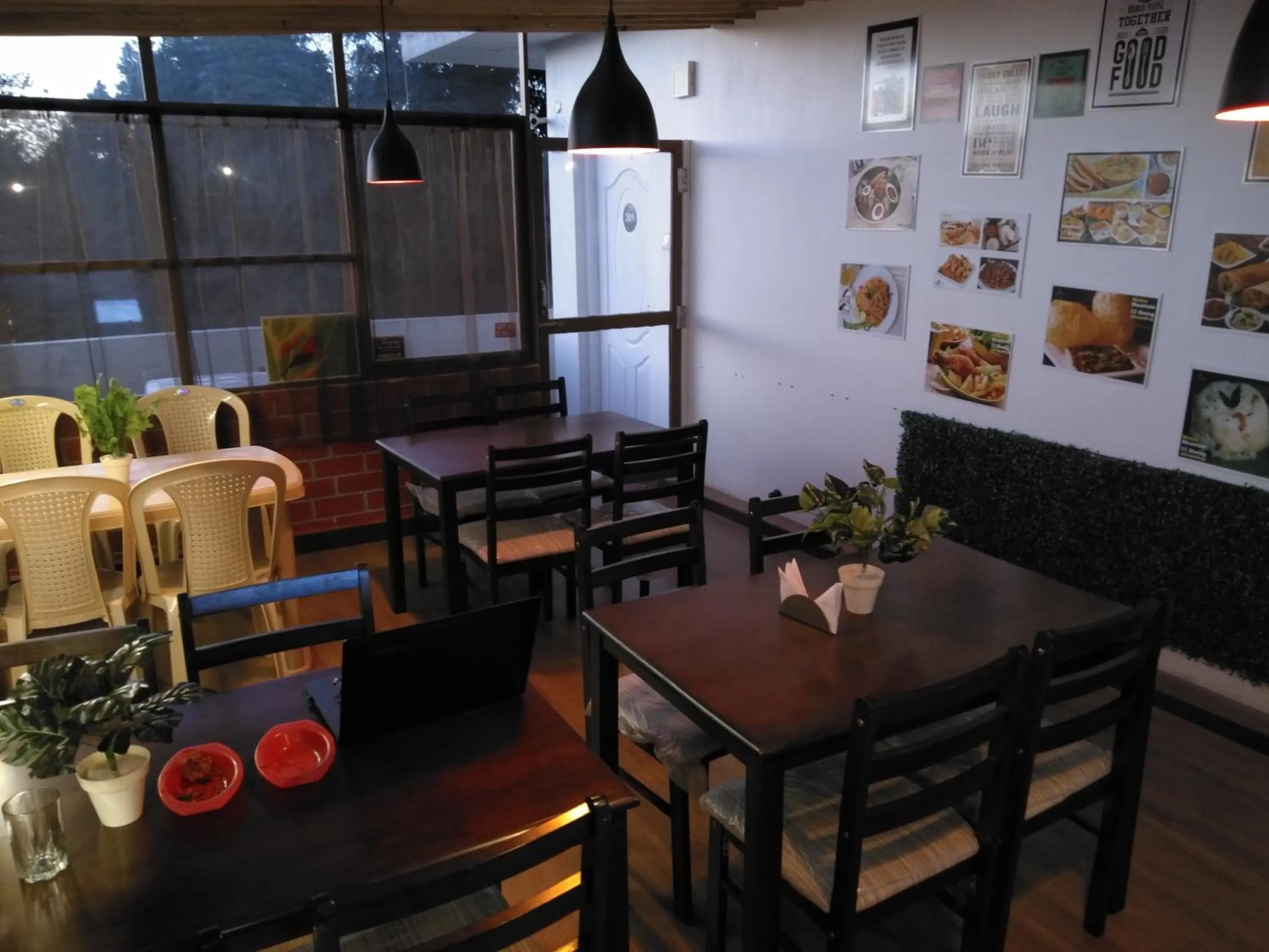 Breakfast in Drizzle Drop Inn