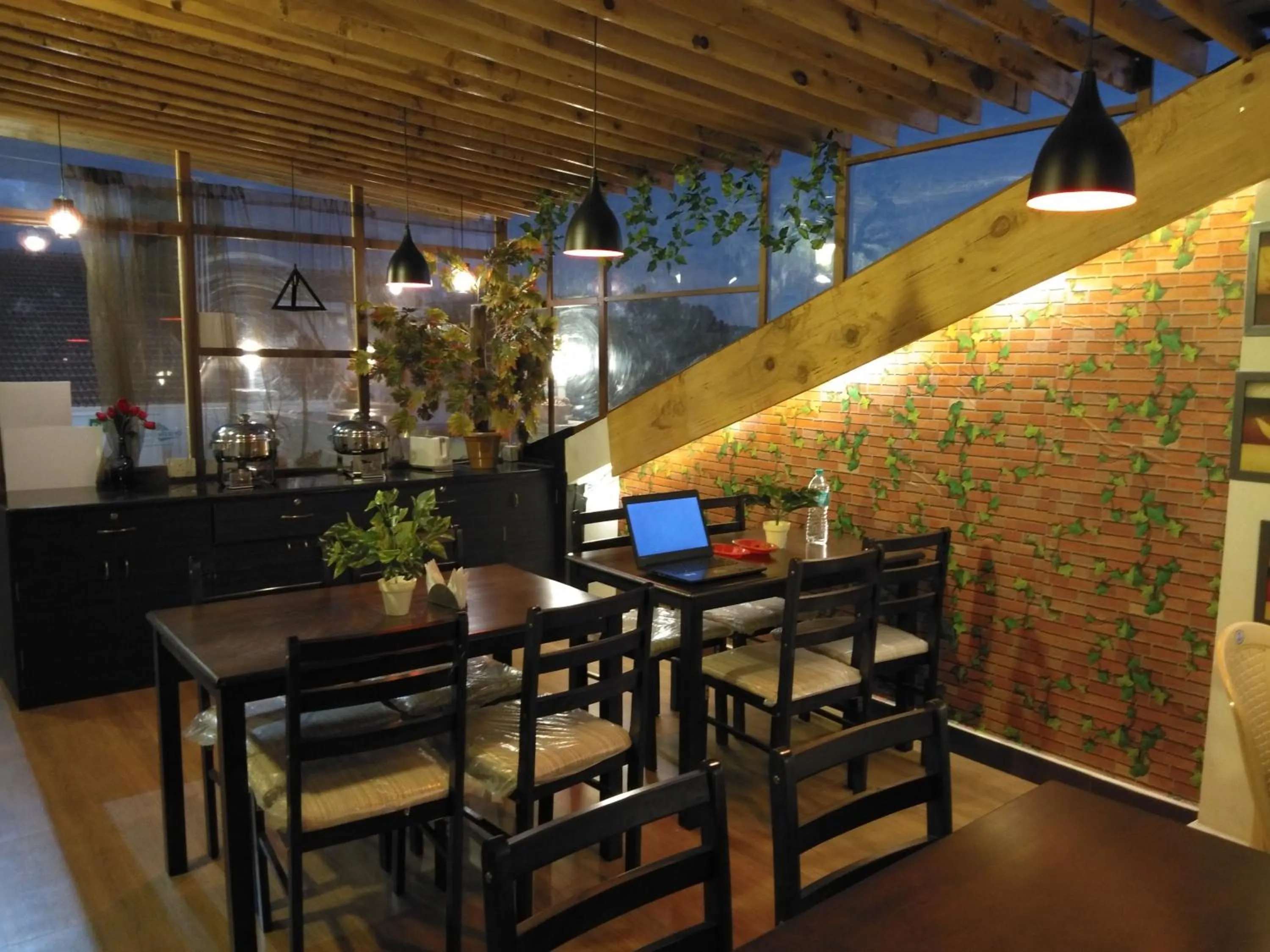 Breakfast in Drizzle Drop Inn