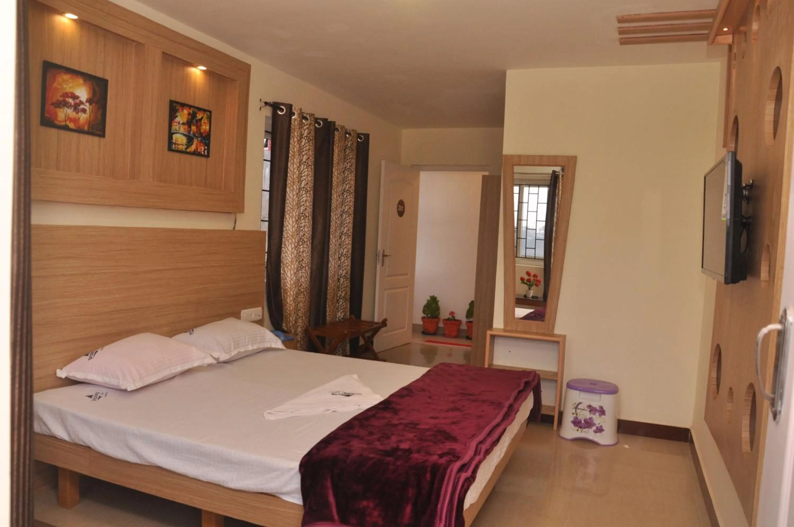 Photo of the whole room, Bed in Drizzle Drop Inn