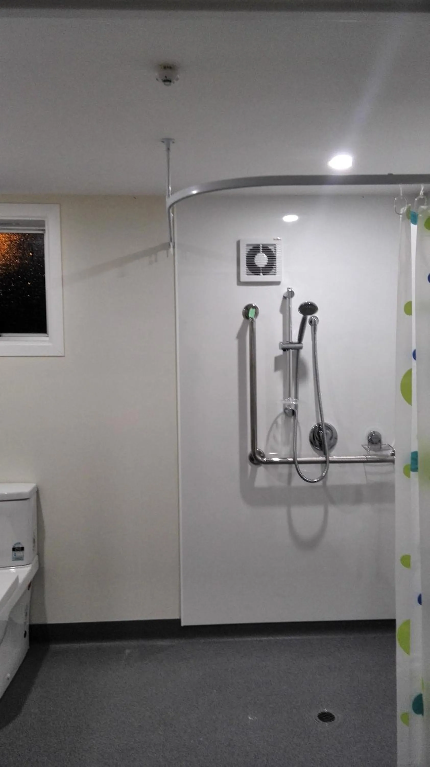 Shower in Oxford Queenette Backpackers