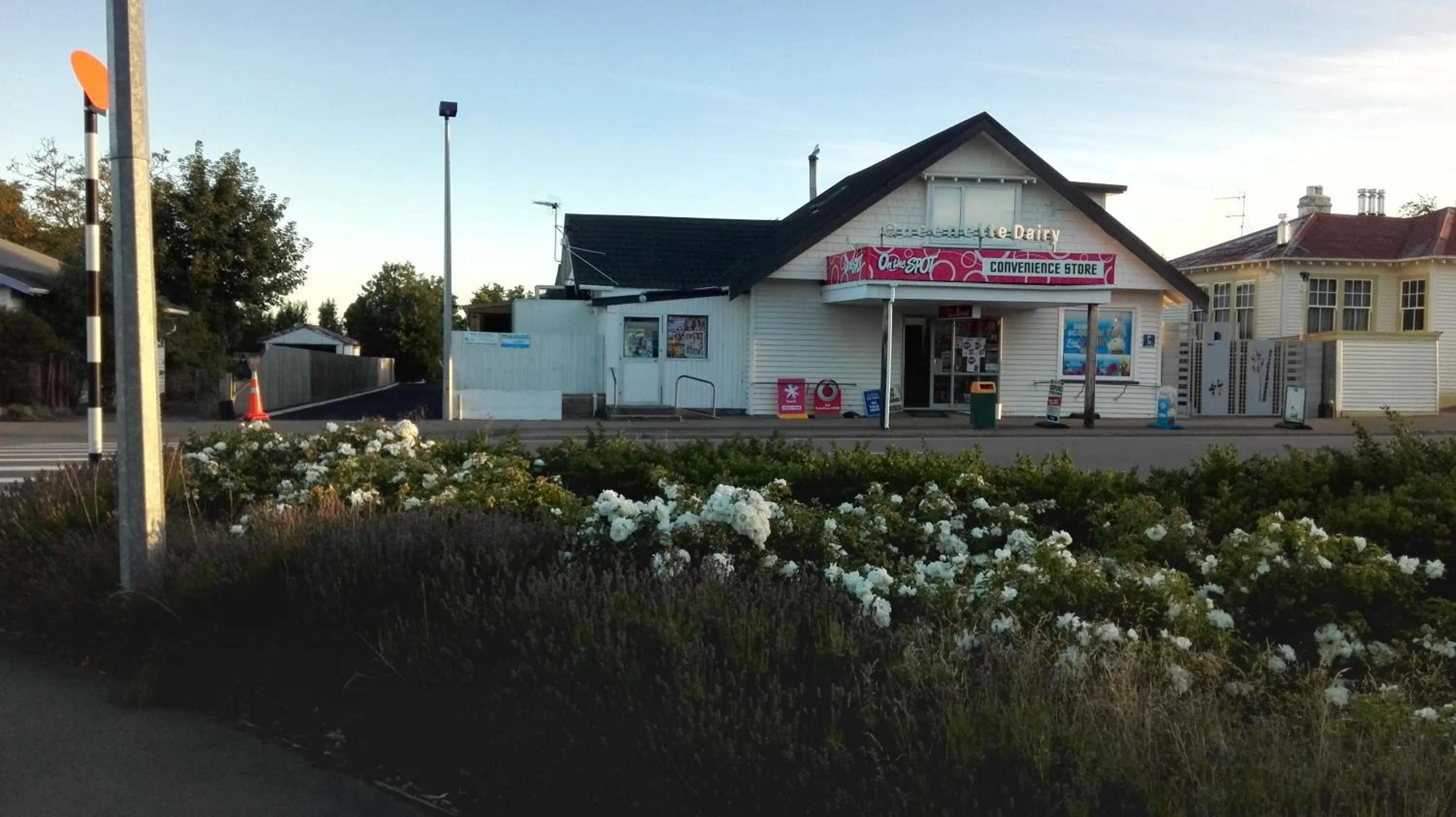 Facade/entrance in Oxford Queenette Backpackers