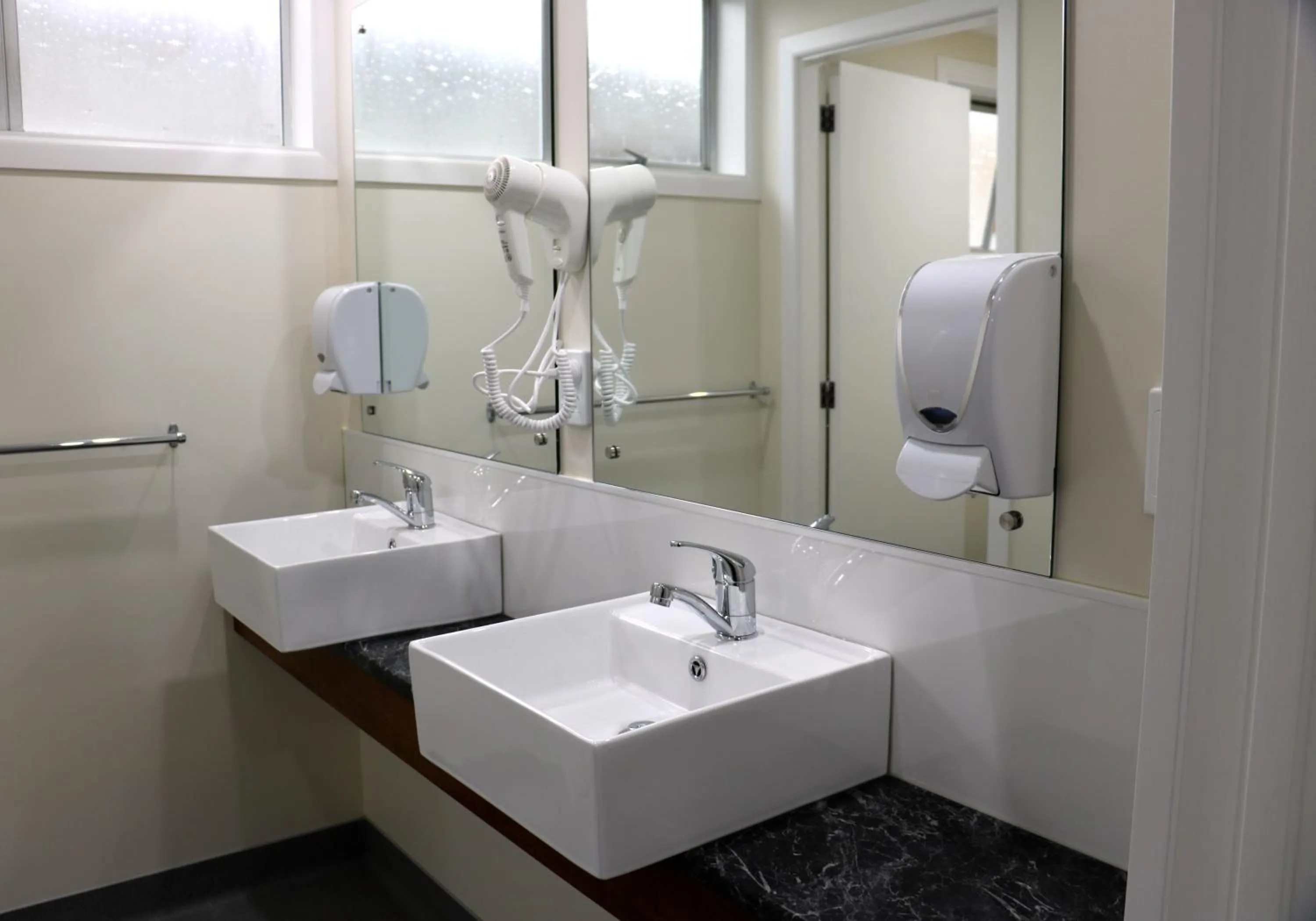 Bathroom in Oxford Queenette Backpackers