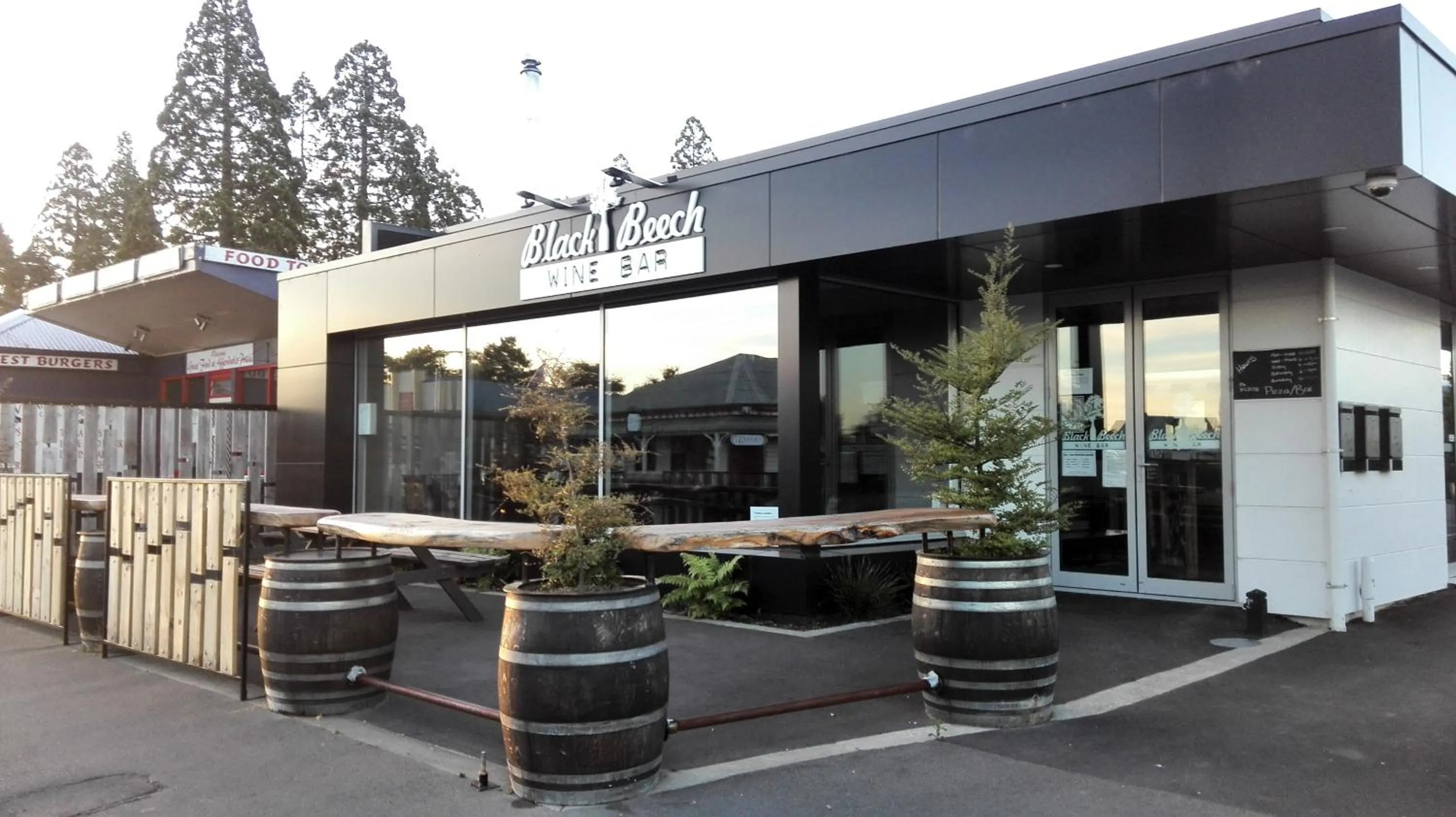 Evening entertainment in Oxford Queenette Backpackers