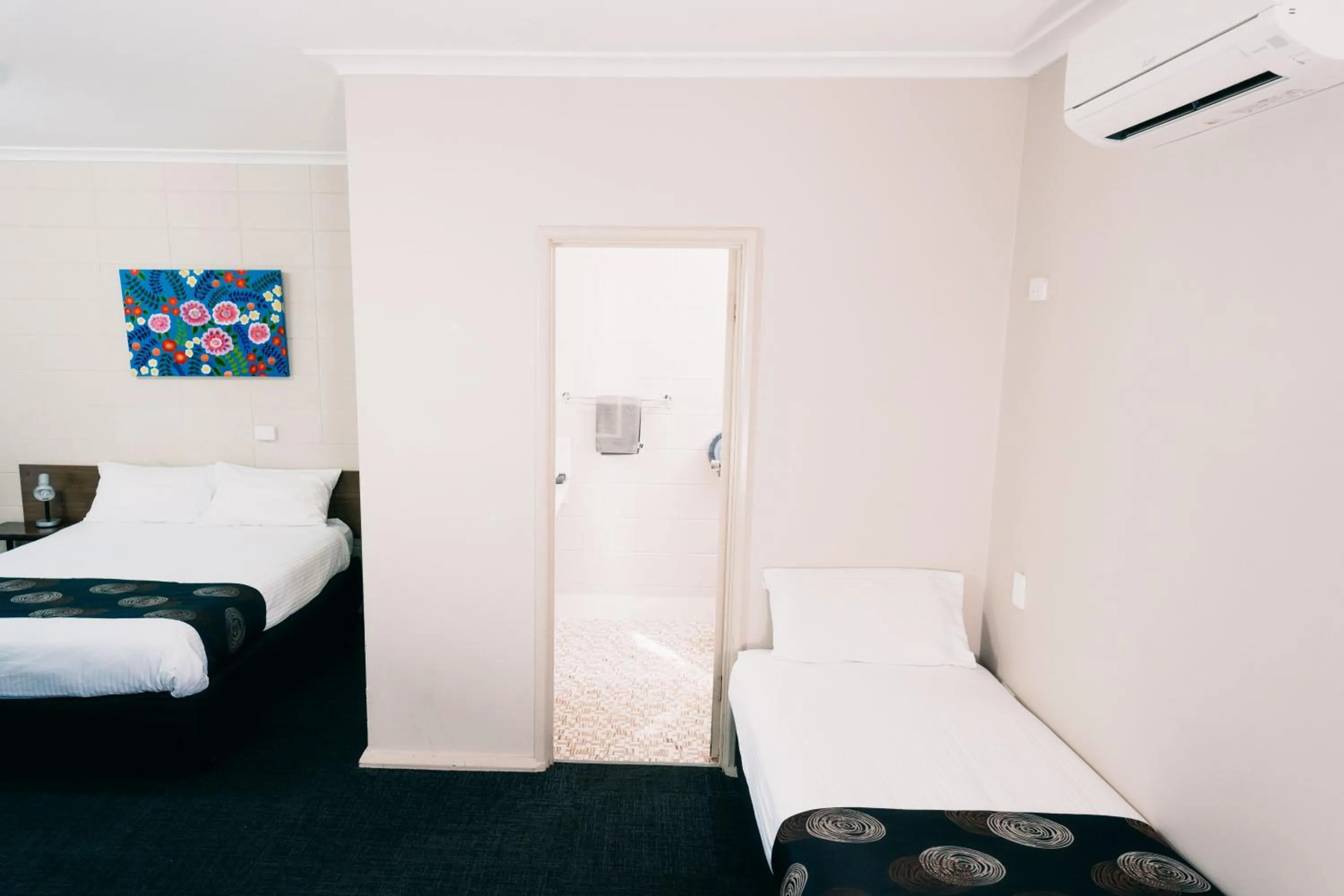 Bed in Motel Poinsettia