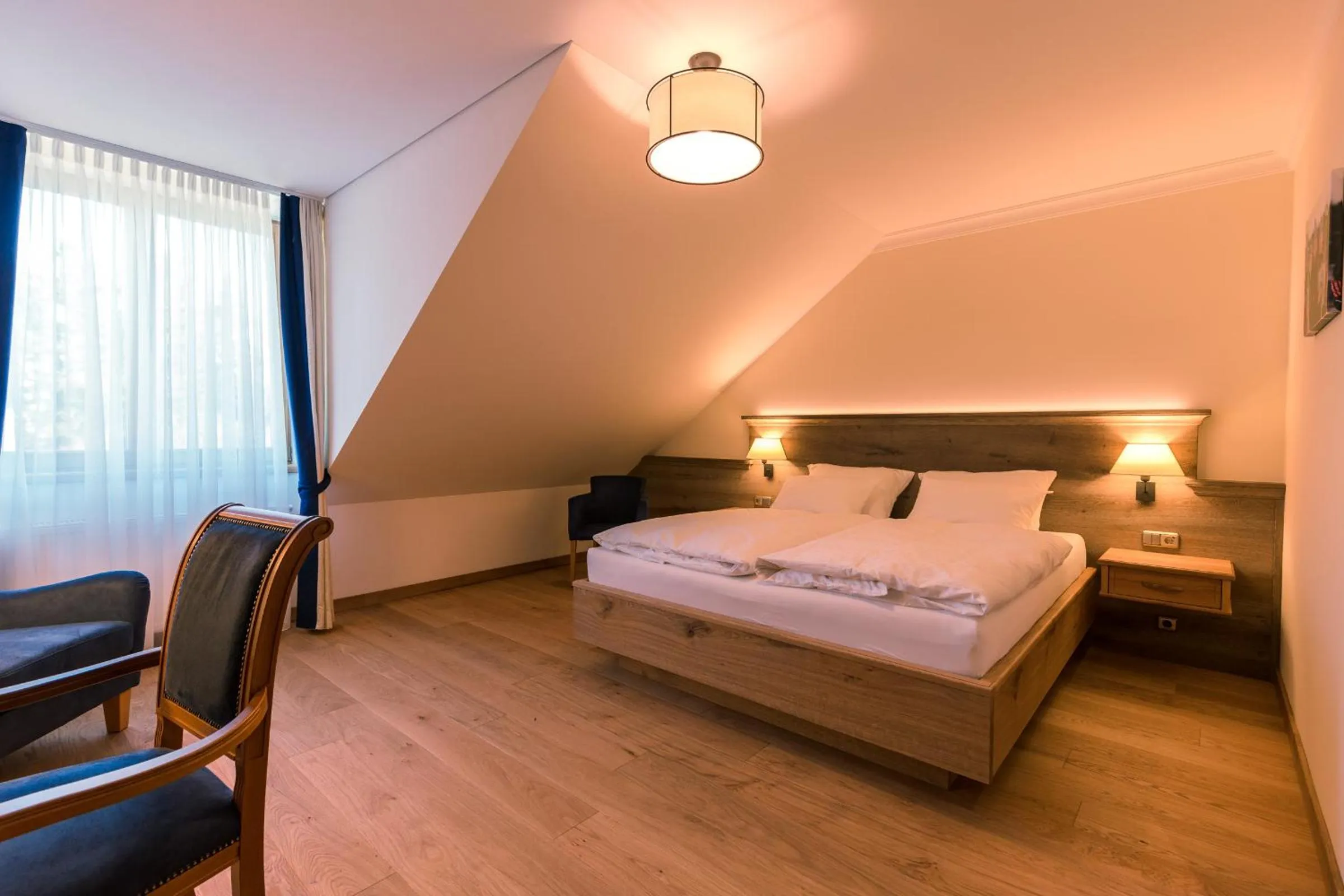 Bedroom, Bed in Hotel & Gaststätte zum Erdinger Weißbräu