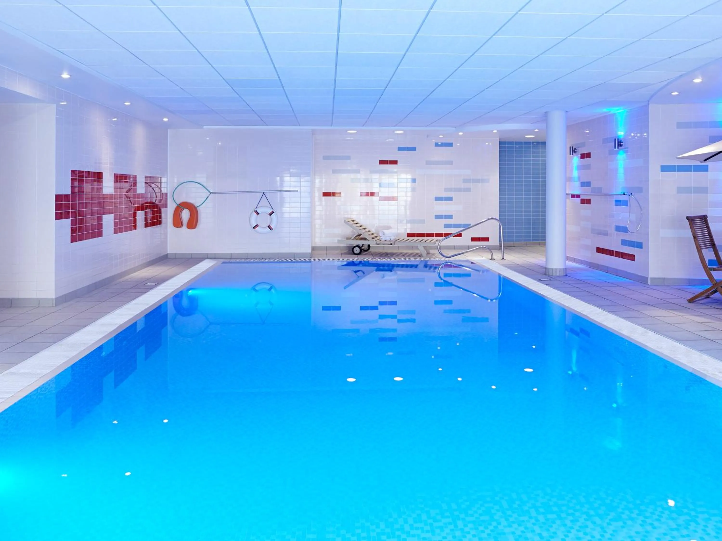 Swimming pool in Novotel Milton Keynes