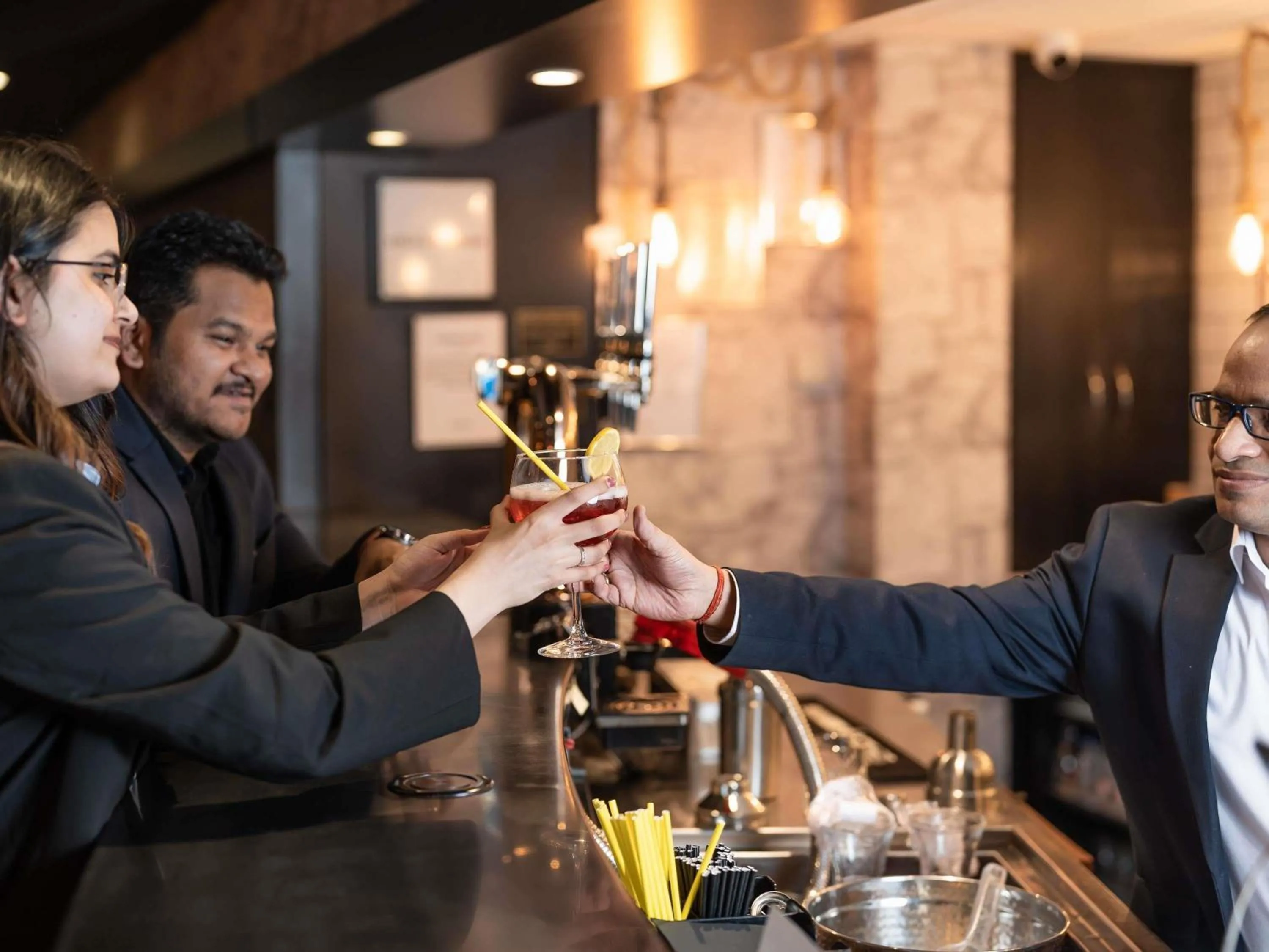 Lounge or bar in Novotel Milton Keynes