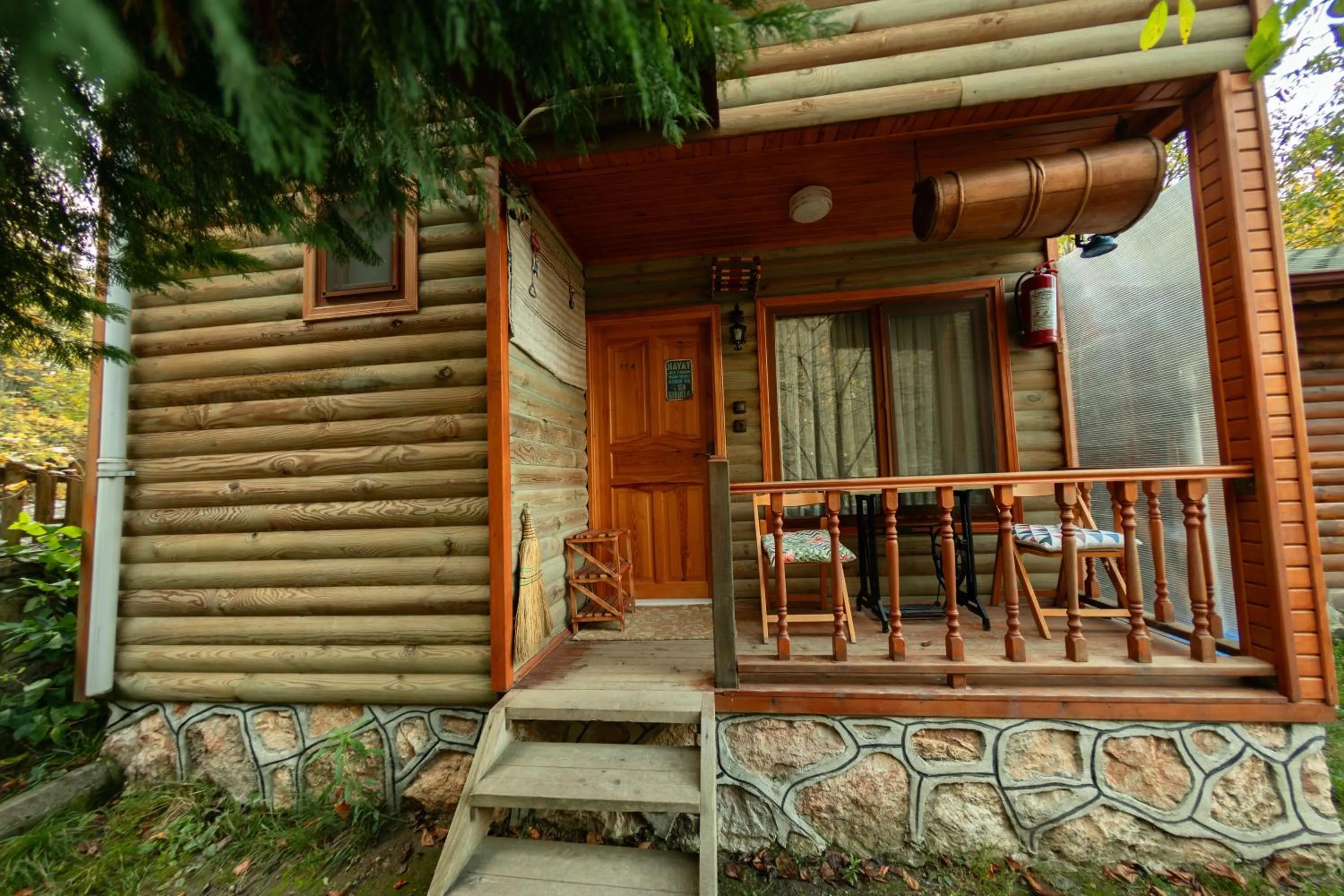 Photo of the whole room in Abant Doğa Köşkü