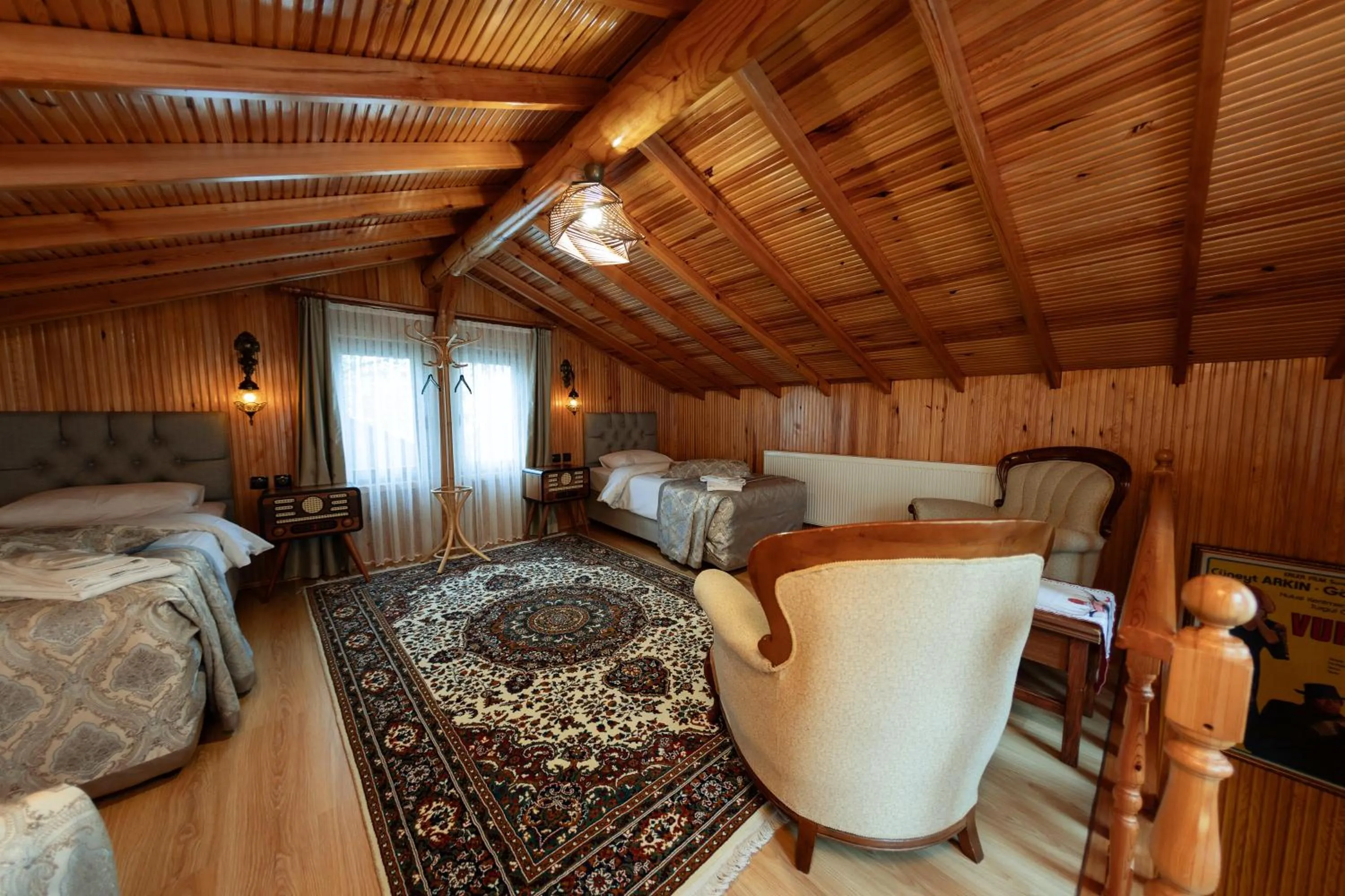 Photo of the whole room, Bed in Abant Doğa Köşkü