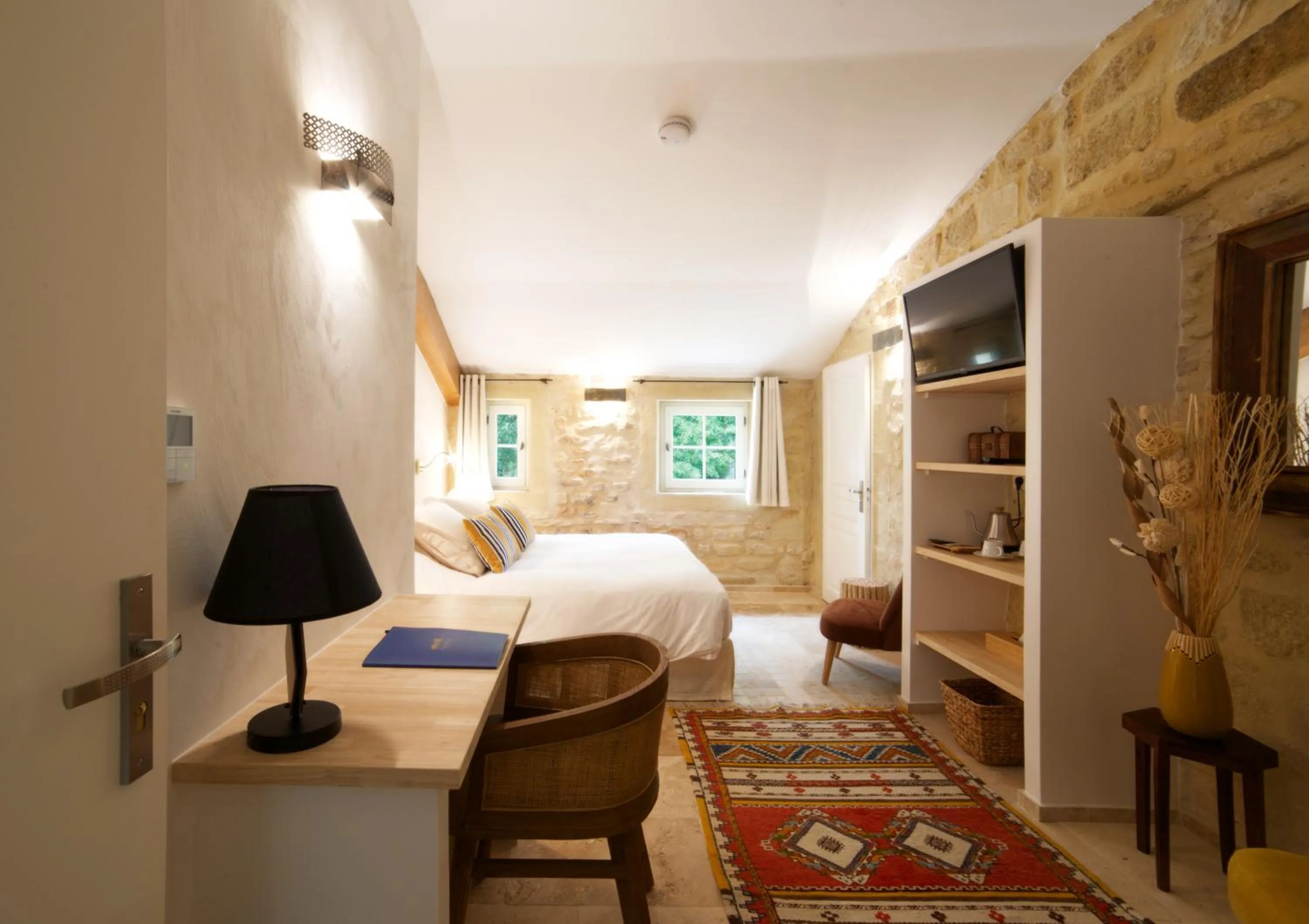 TV and multimedia, Bed in Château de Pondres