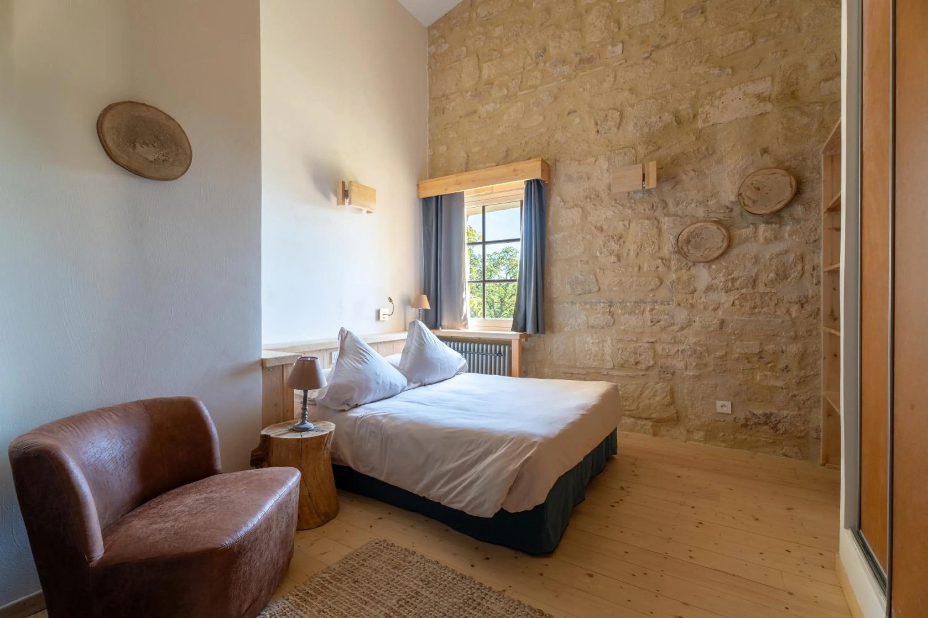 Bedroom, Bed in Château de Pondres