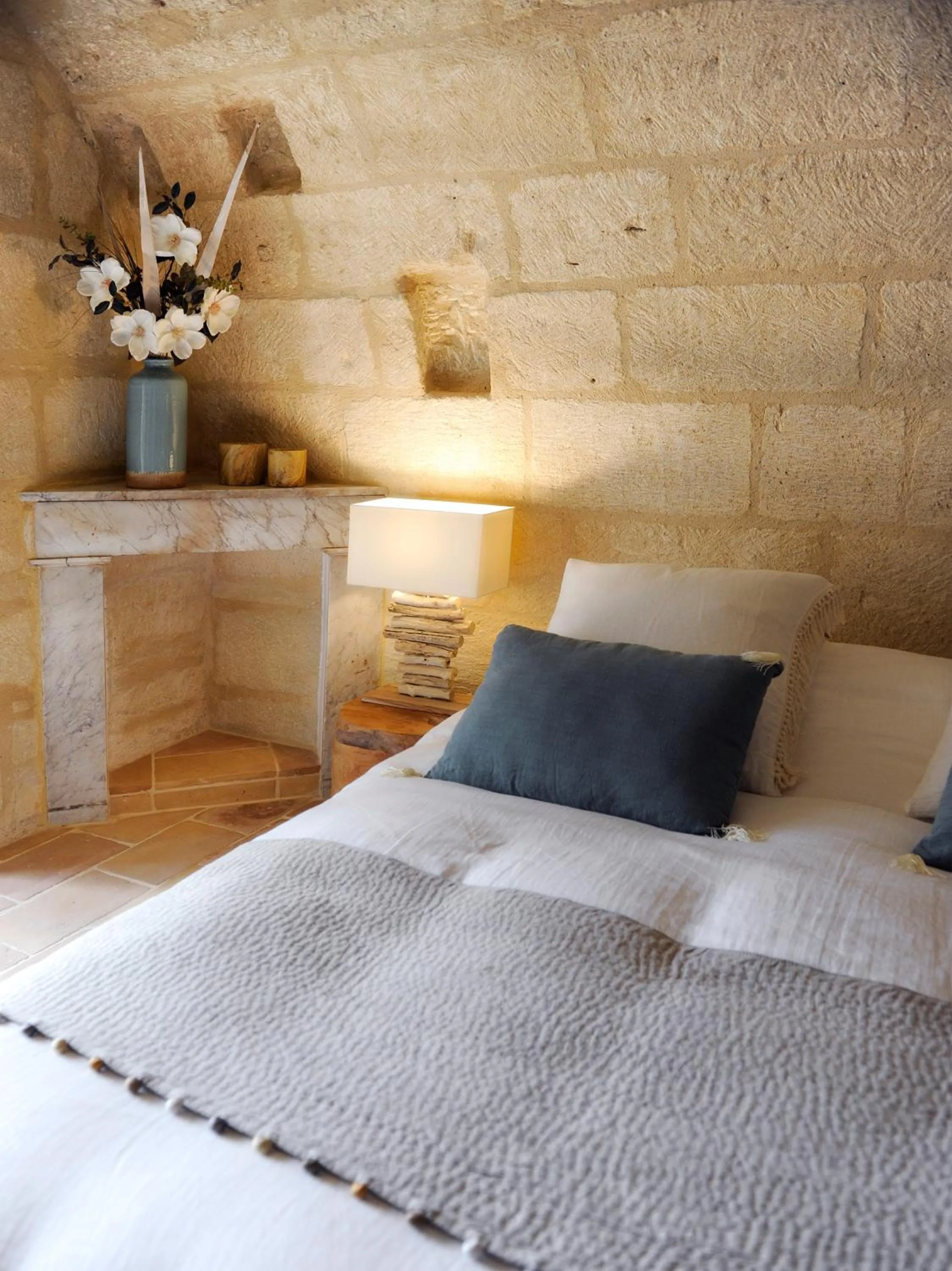 Bed in Château de Pondres