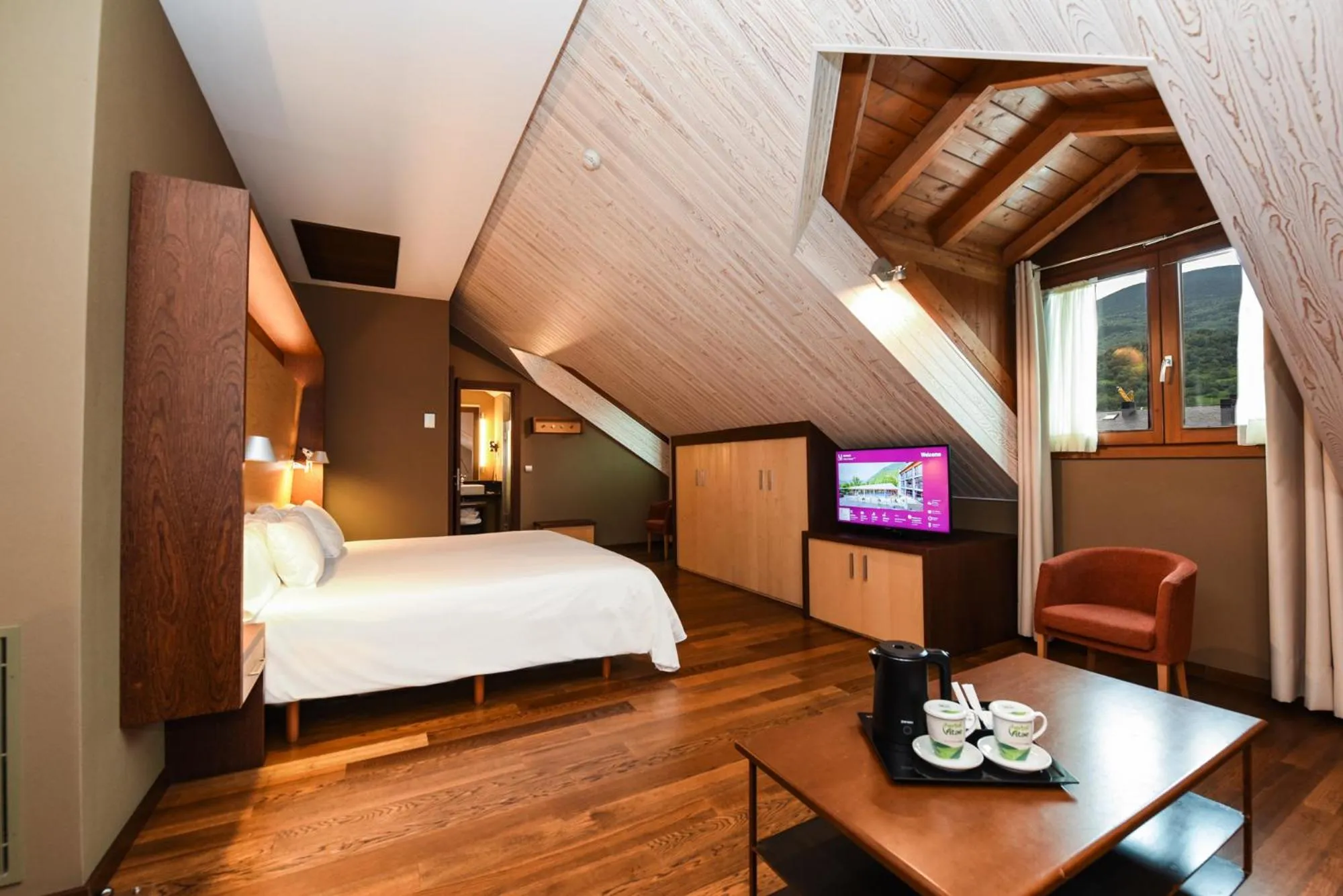 Mountain view, Bed in SOMMOS Hotel Aneto