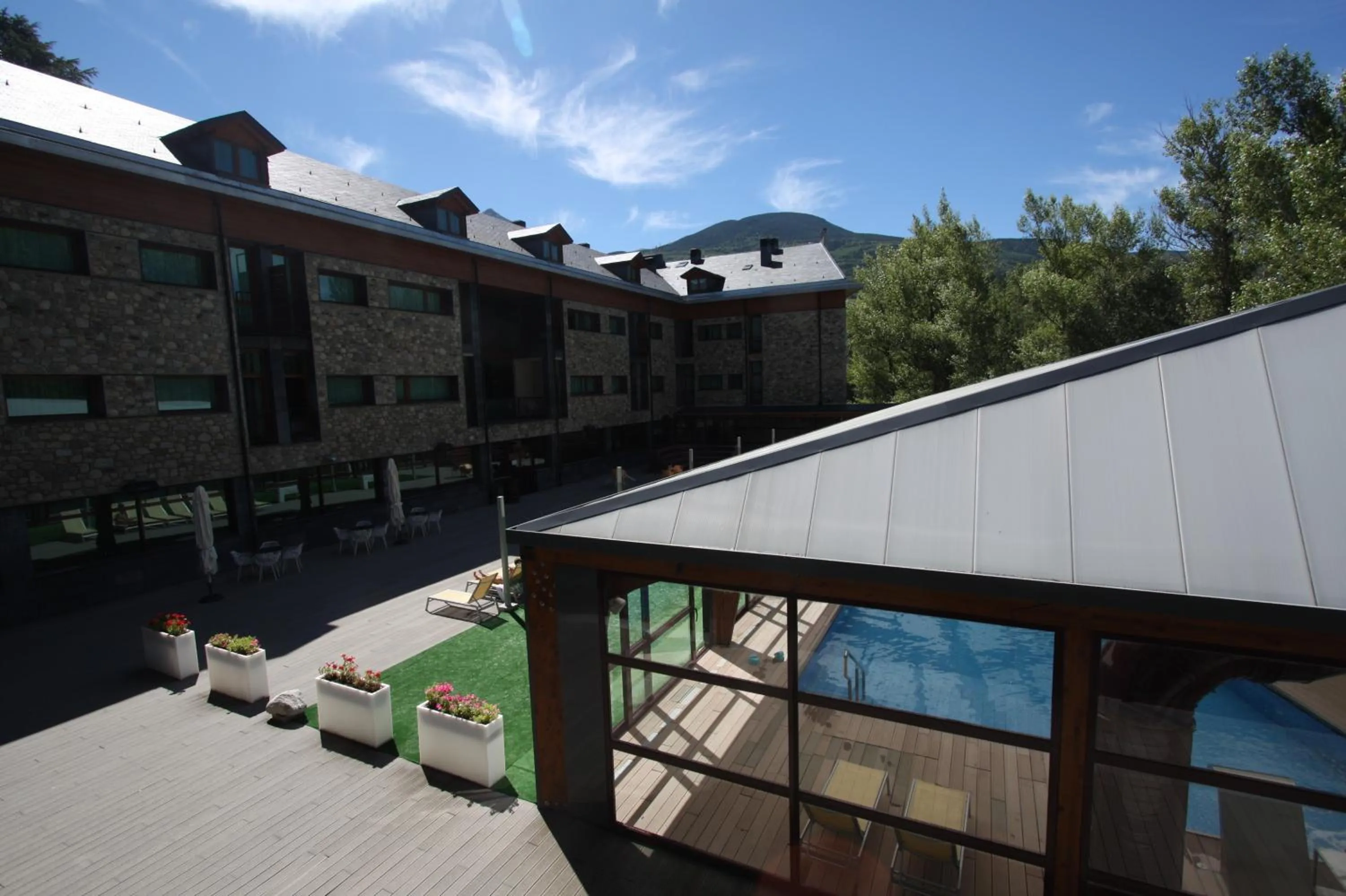 Facade/entrance in SOMMOS Hotel Aneto