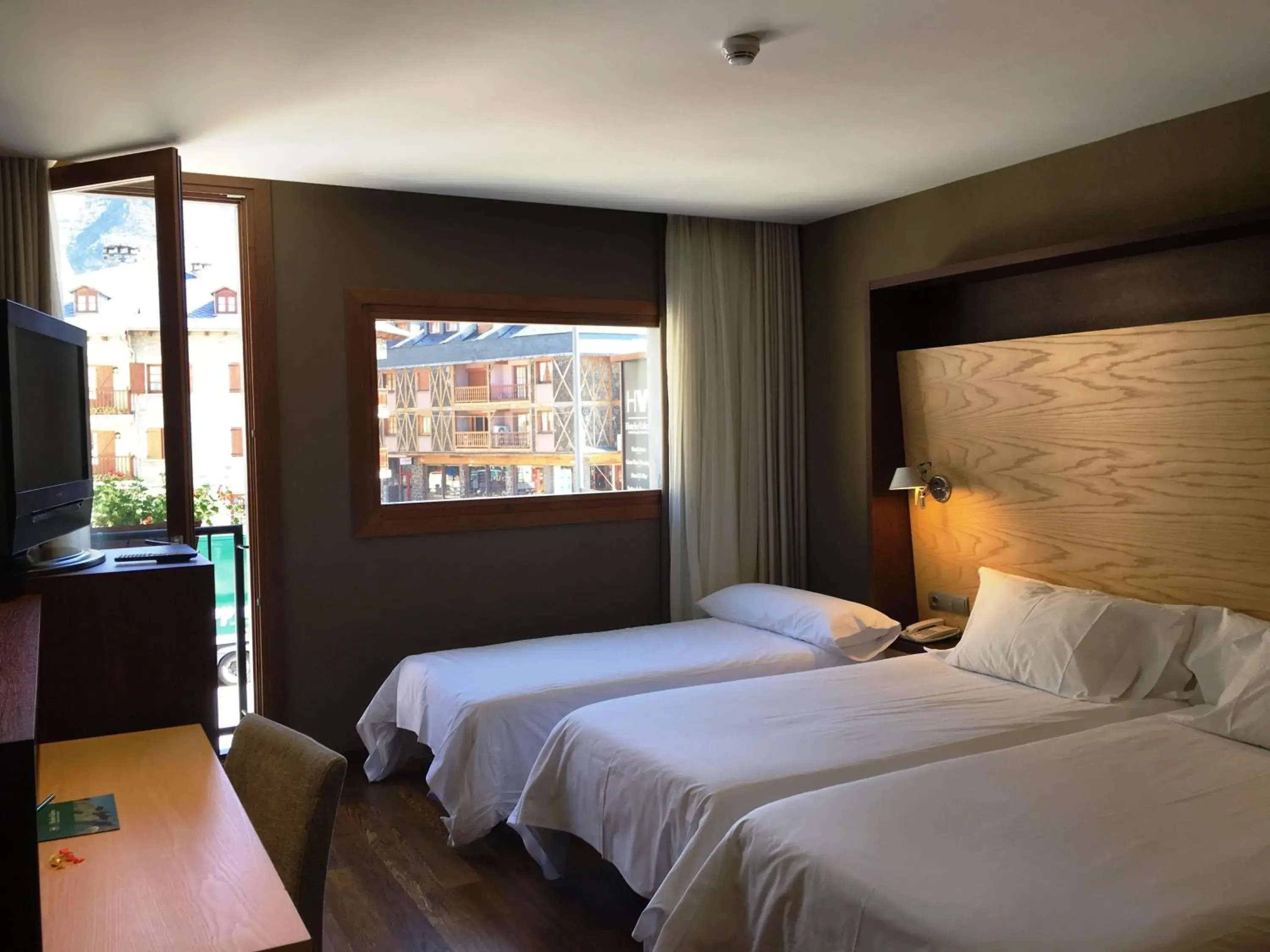 Double Room with Extra Bed (2 Adults + 1 Child) in SOMMOS Hotel Aneto Double Room with Extra Bed (2 Adults + 1 Child) in SOMMOS Hotel Aneto