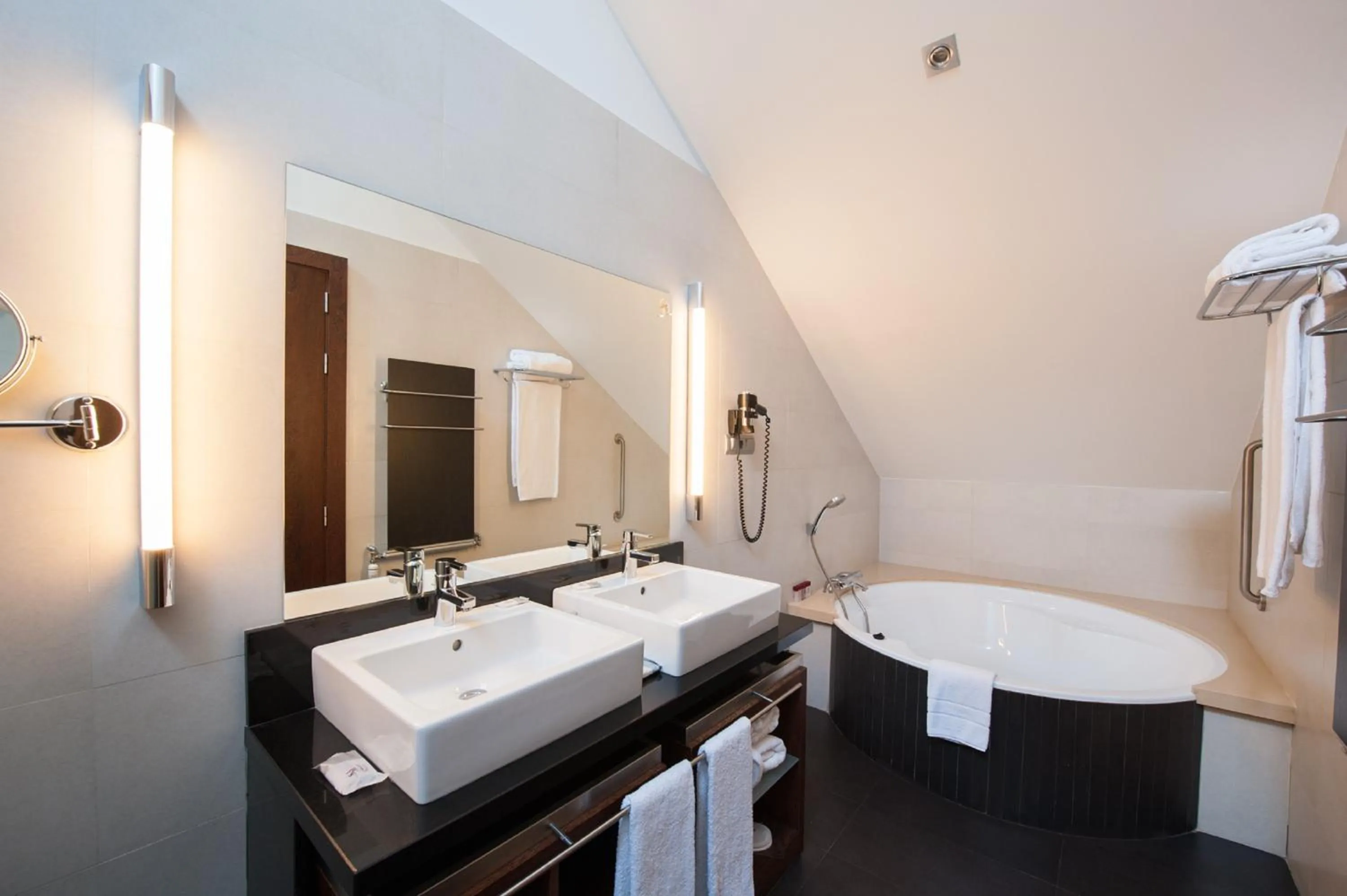 Shower in SOMMOS Hotel Aneto