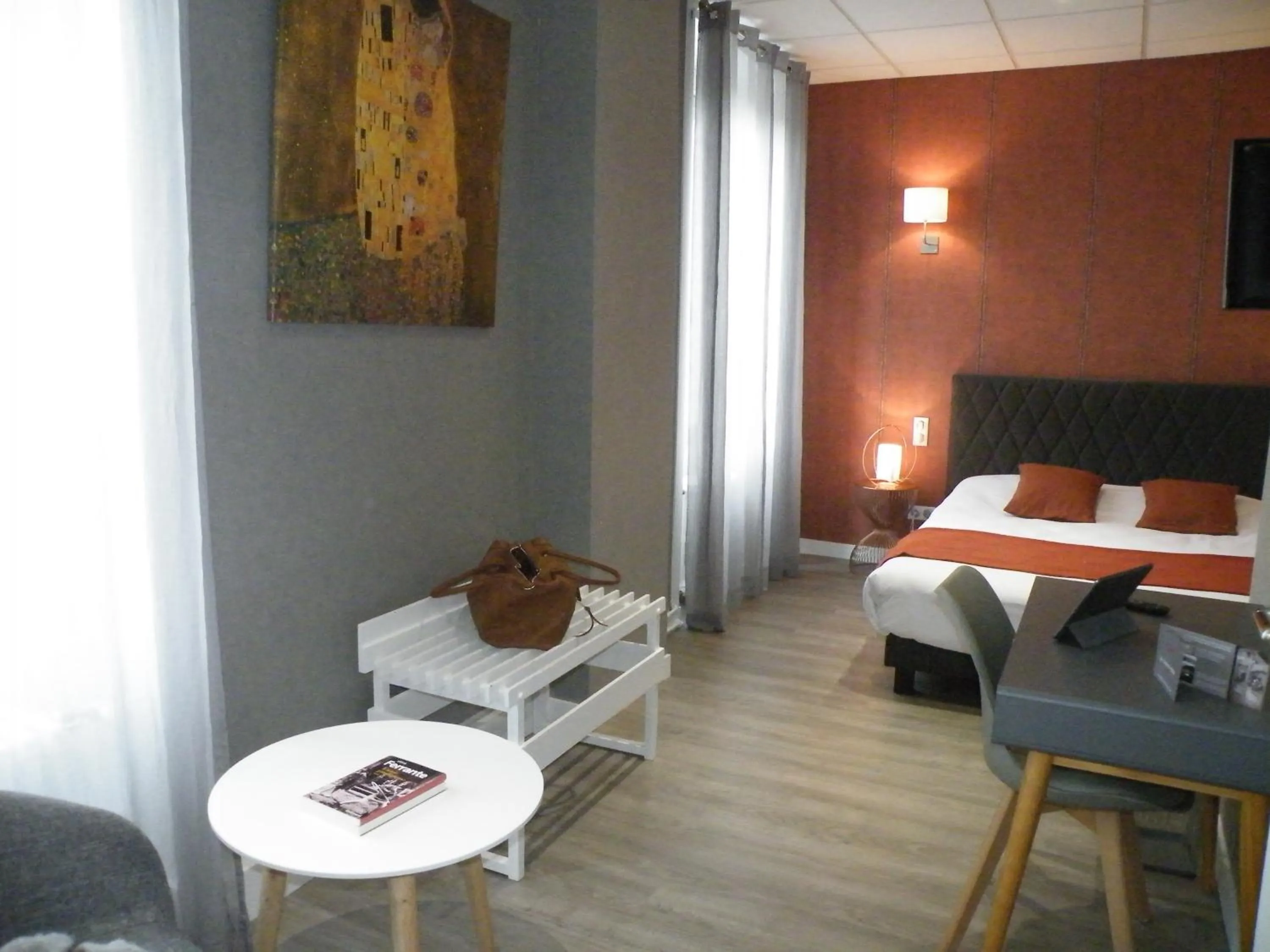 Seating area, Bed in Brit Hotel Roanne - Le Grand Hôtel