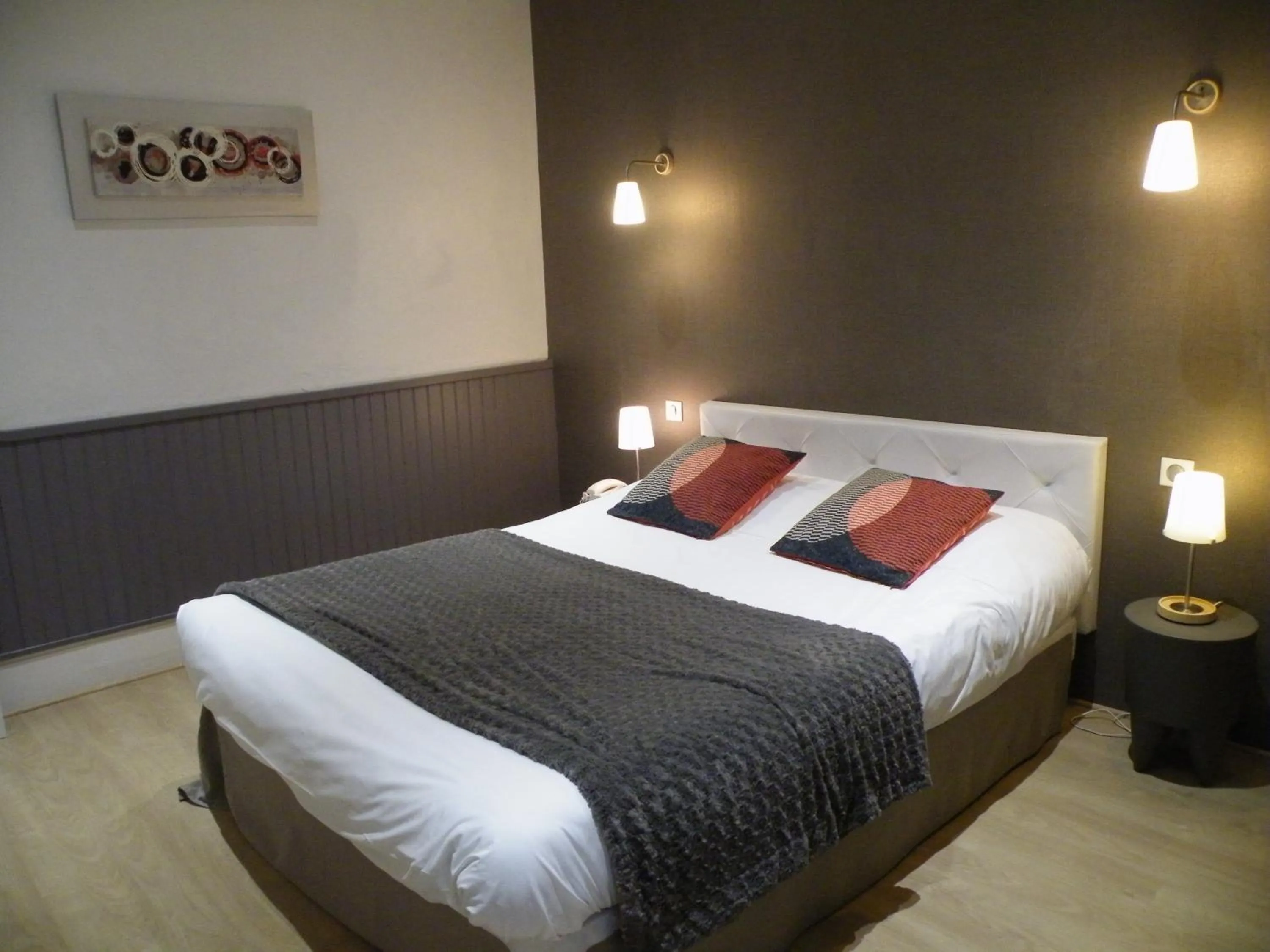 Bed in Brit Hotel Roanne - Le Grand Hôtel