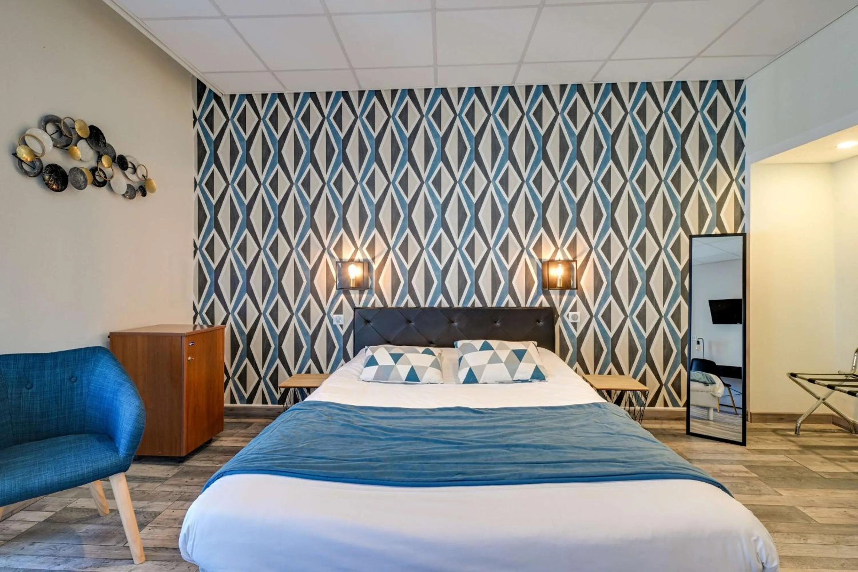 Bedroom, Bed in Brit Hotel Roanne - Le Grand Hôtel