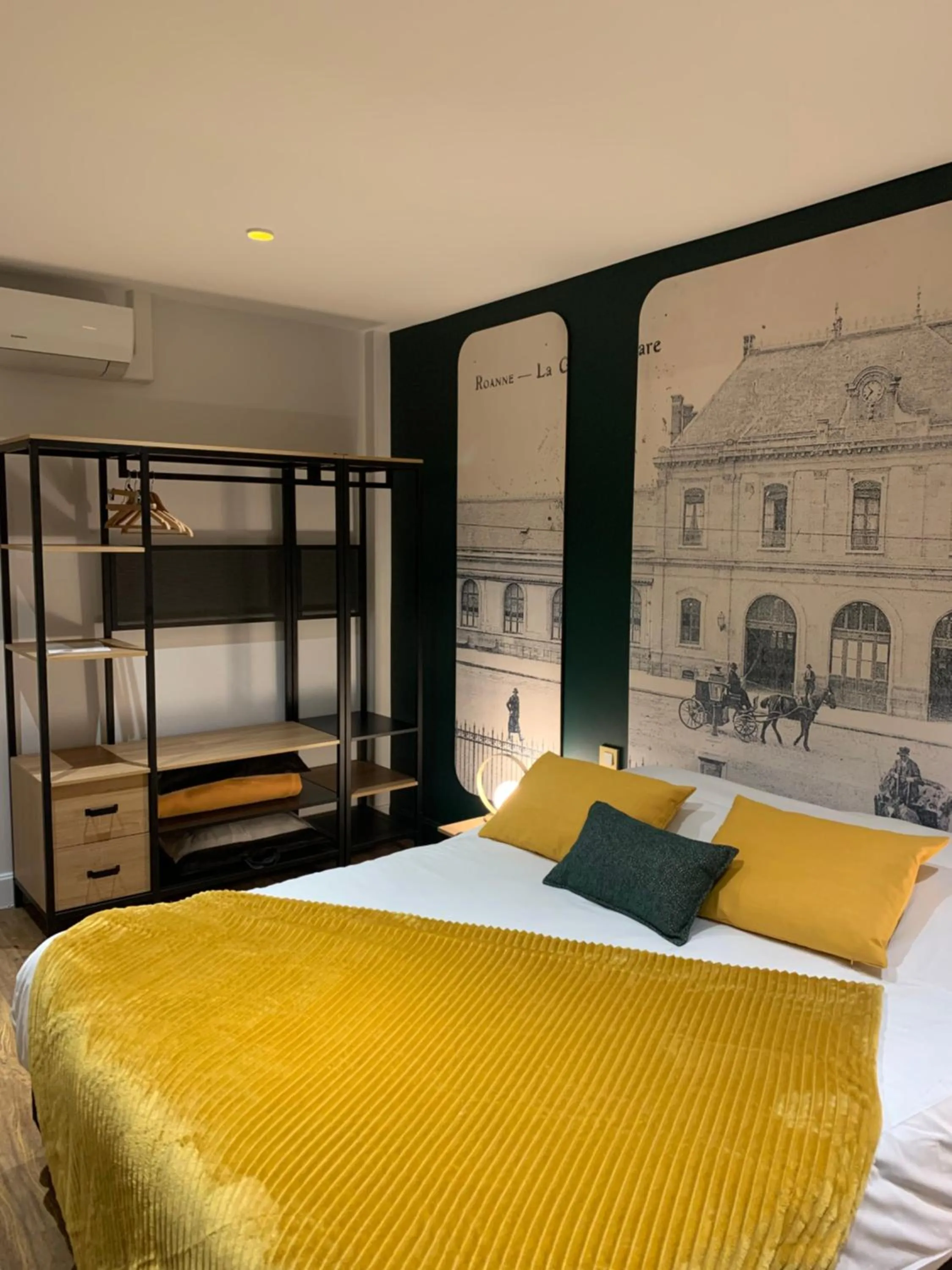 Photo of the whole room, Bed in Brit Hotel Roanne - Le Grand Hôtel