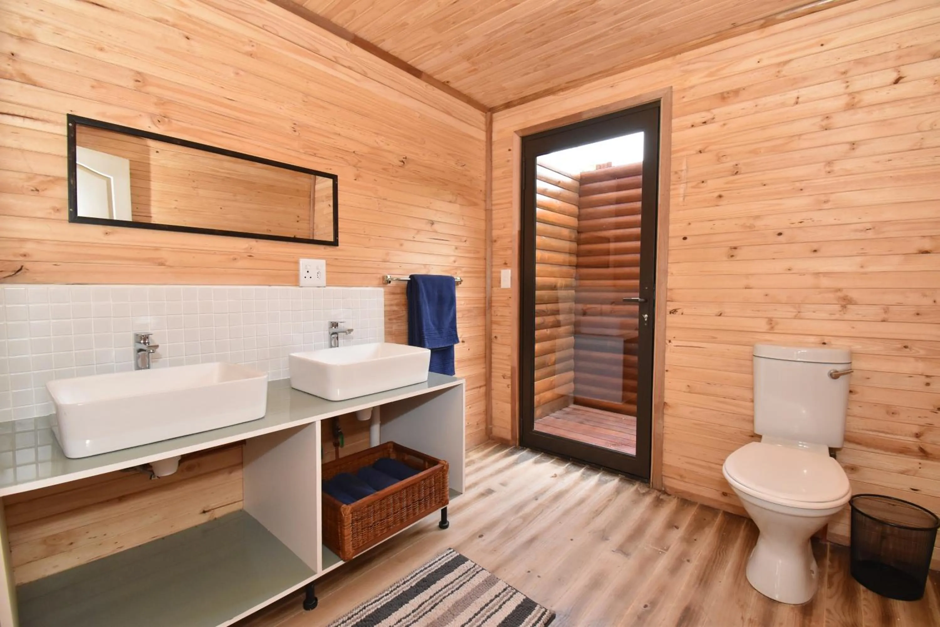 Toilet in Pezulu Tree House Lodge