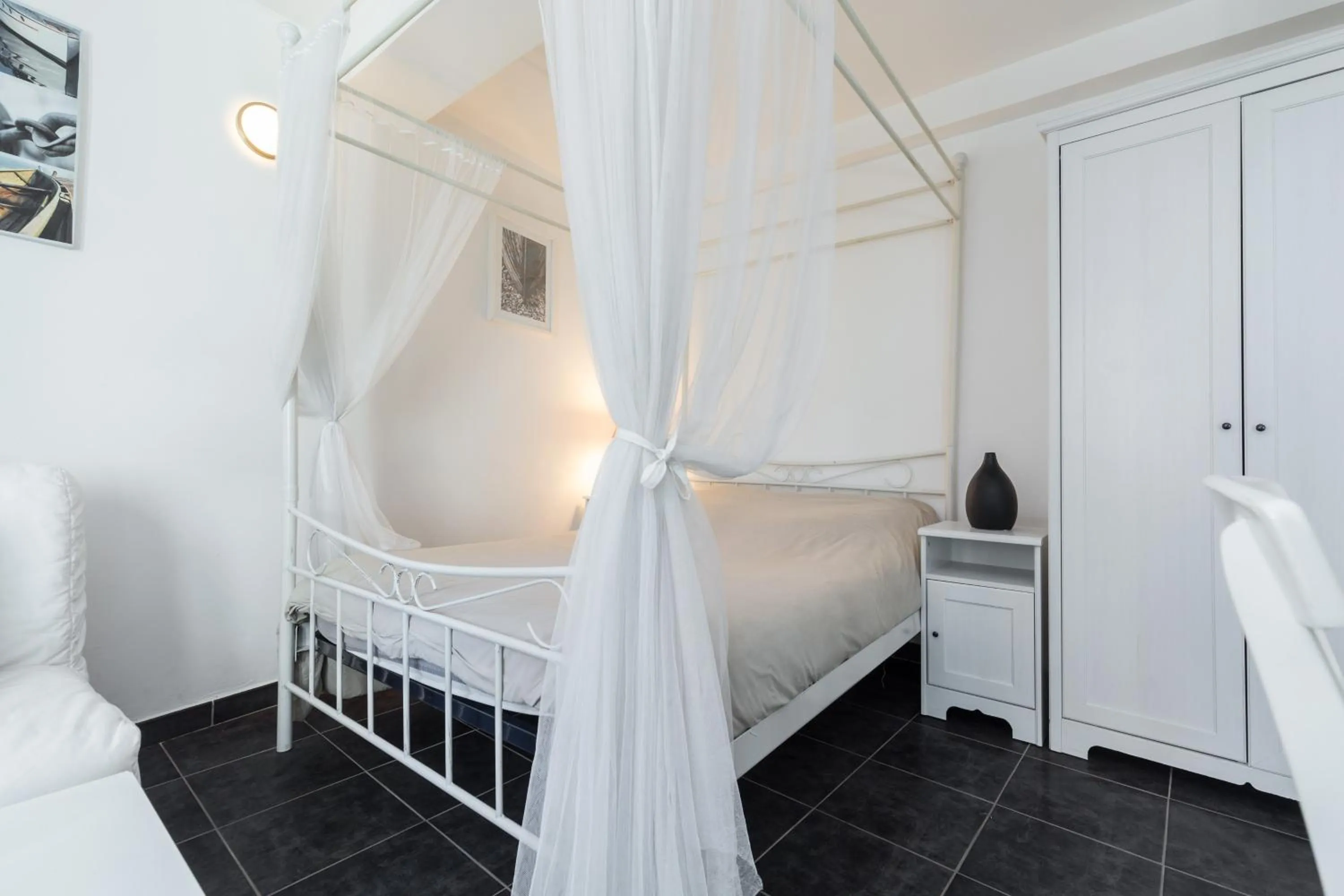 Bedroom, Bed in Florella Maréchal Joffre