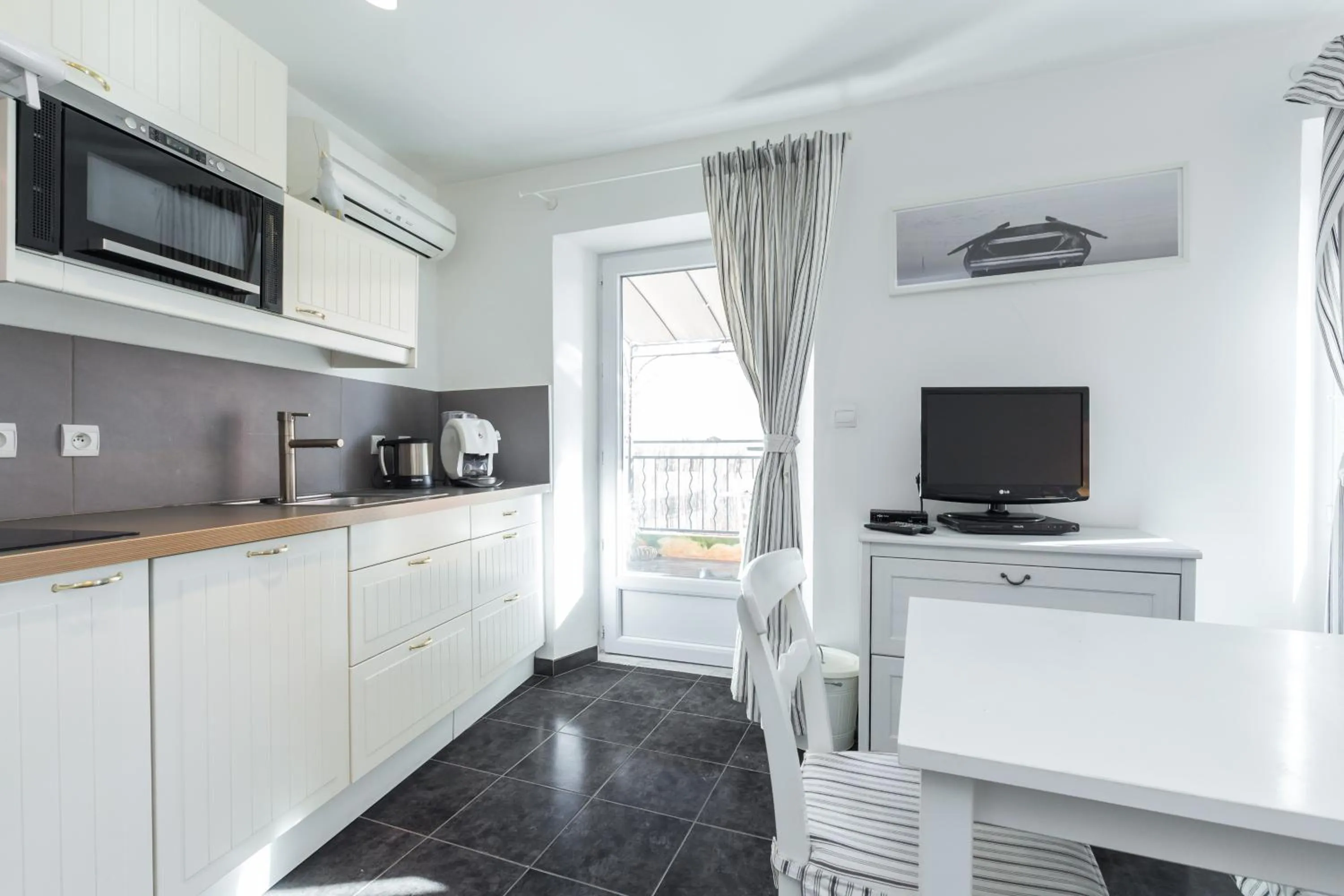 Coffee/tea facilities in Florella Maréchal Joffre