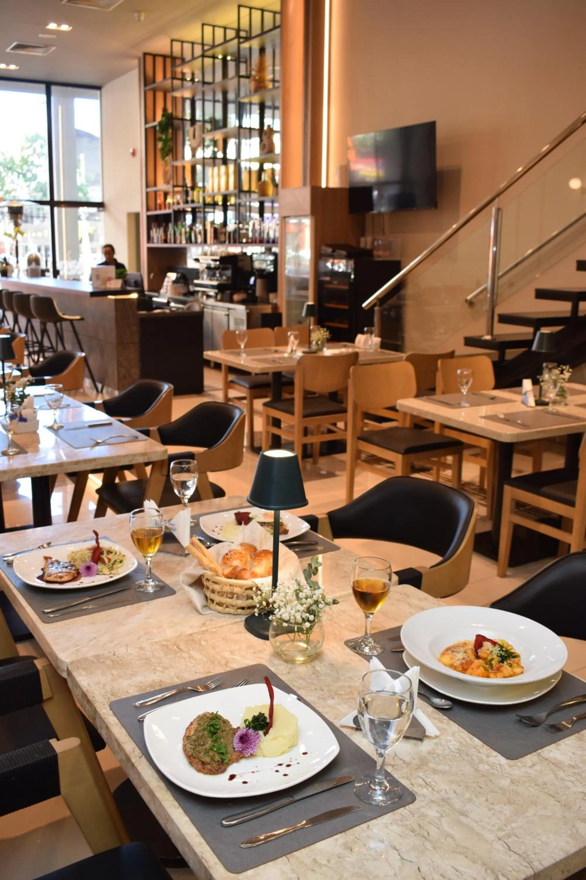 Restaurant/places to eat in Howard Johnson Ciudad del Este