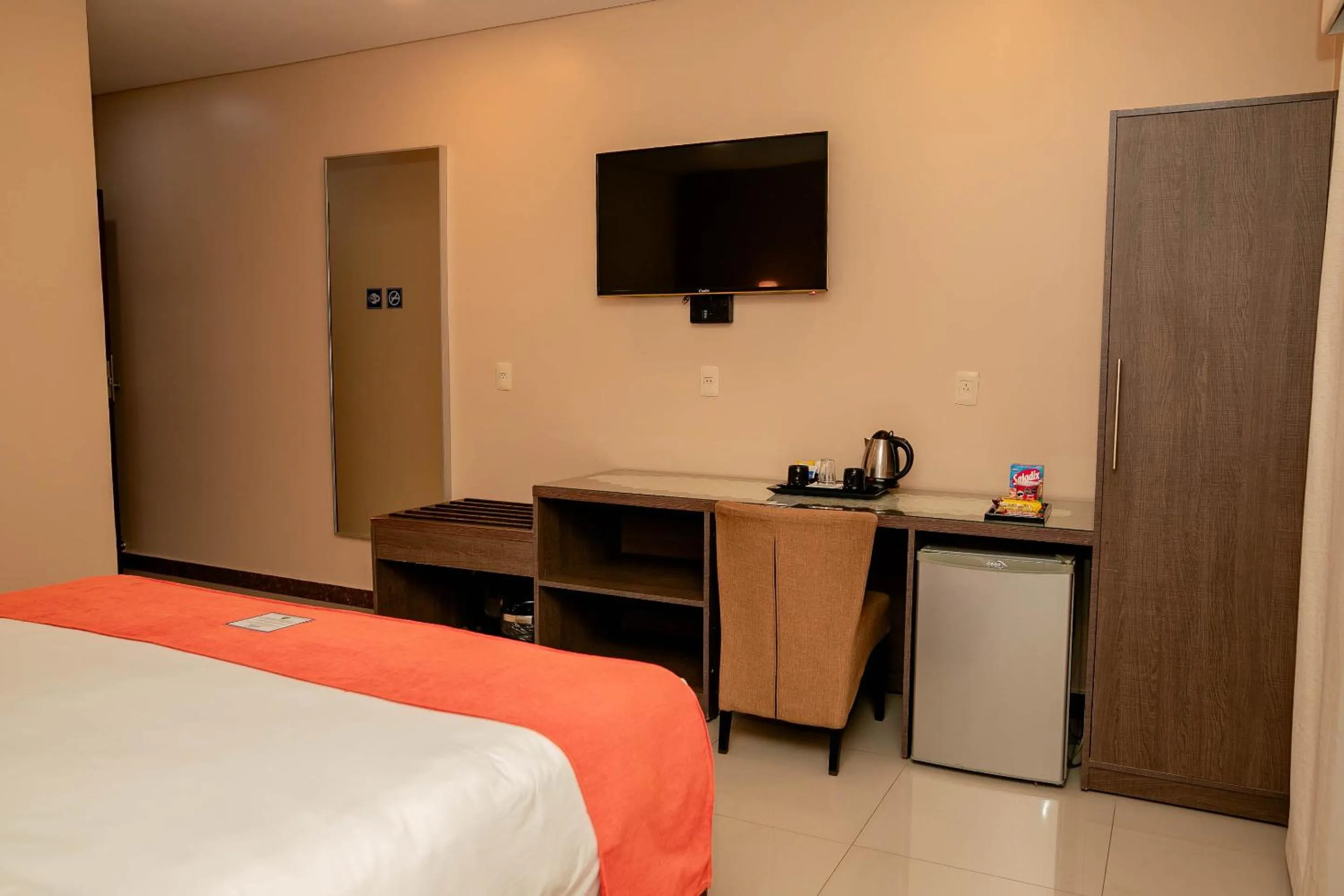 Bedroom, Bed in Howard Johnson Ciudad del Este