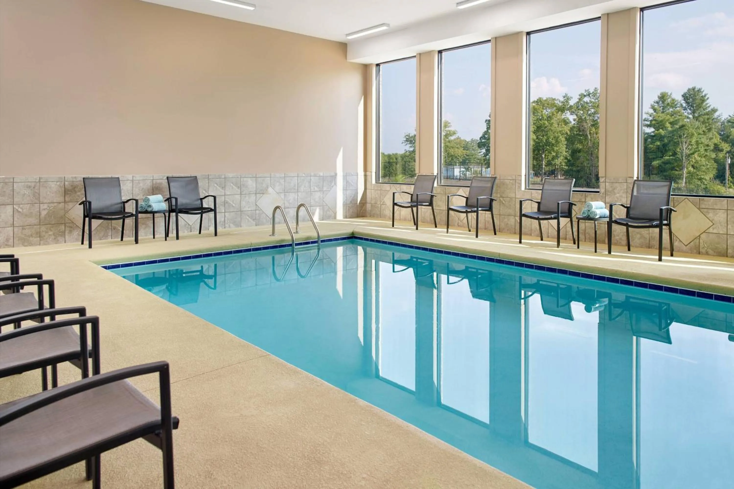 Swimming pool in Fairfield Inn & Suites by Marriott Asheville Airport/Fletcher