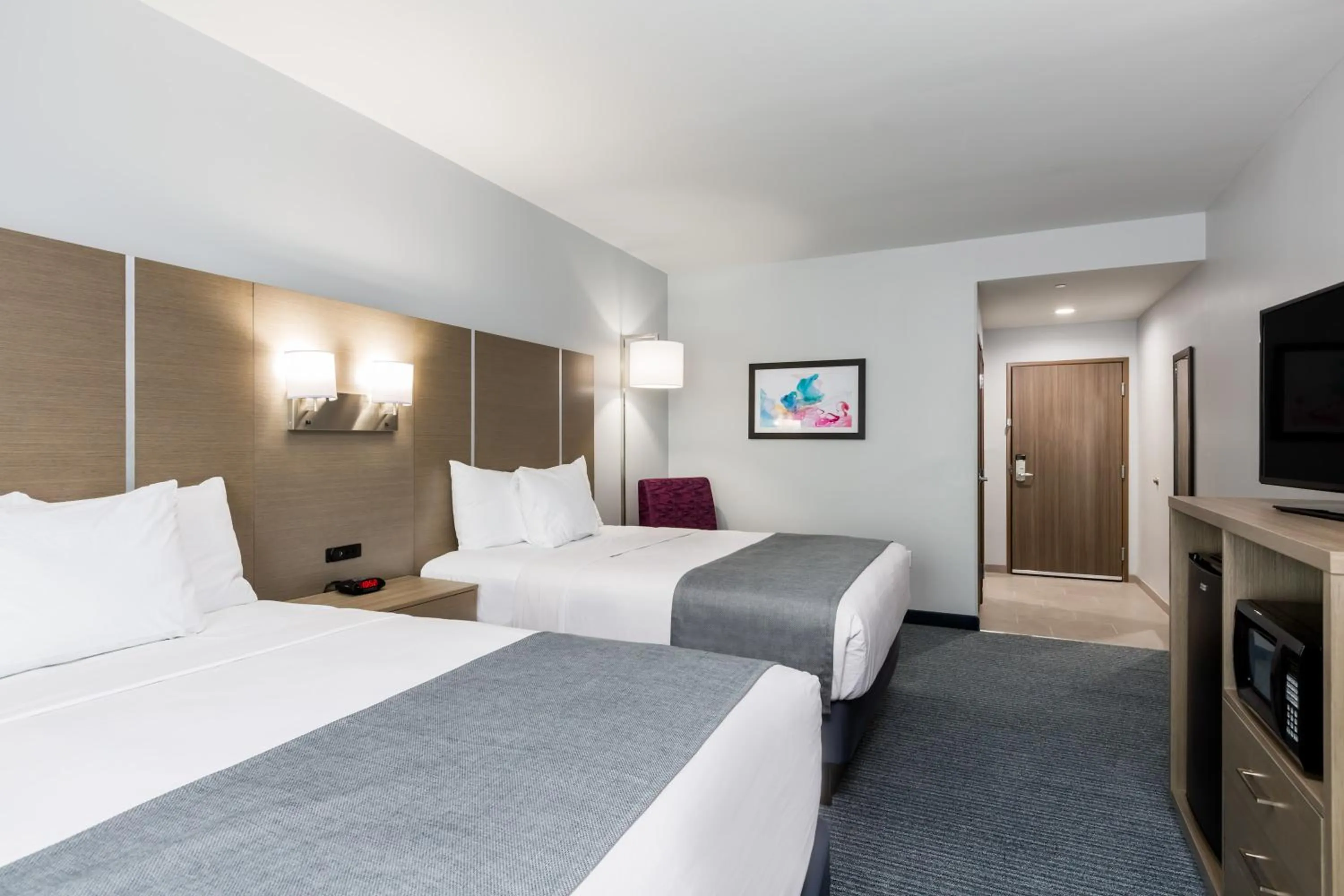 Photo of the whole room, Bed in Days Inn & Suites by Wyndham Houston NW Cypress