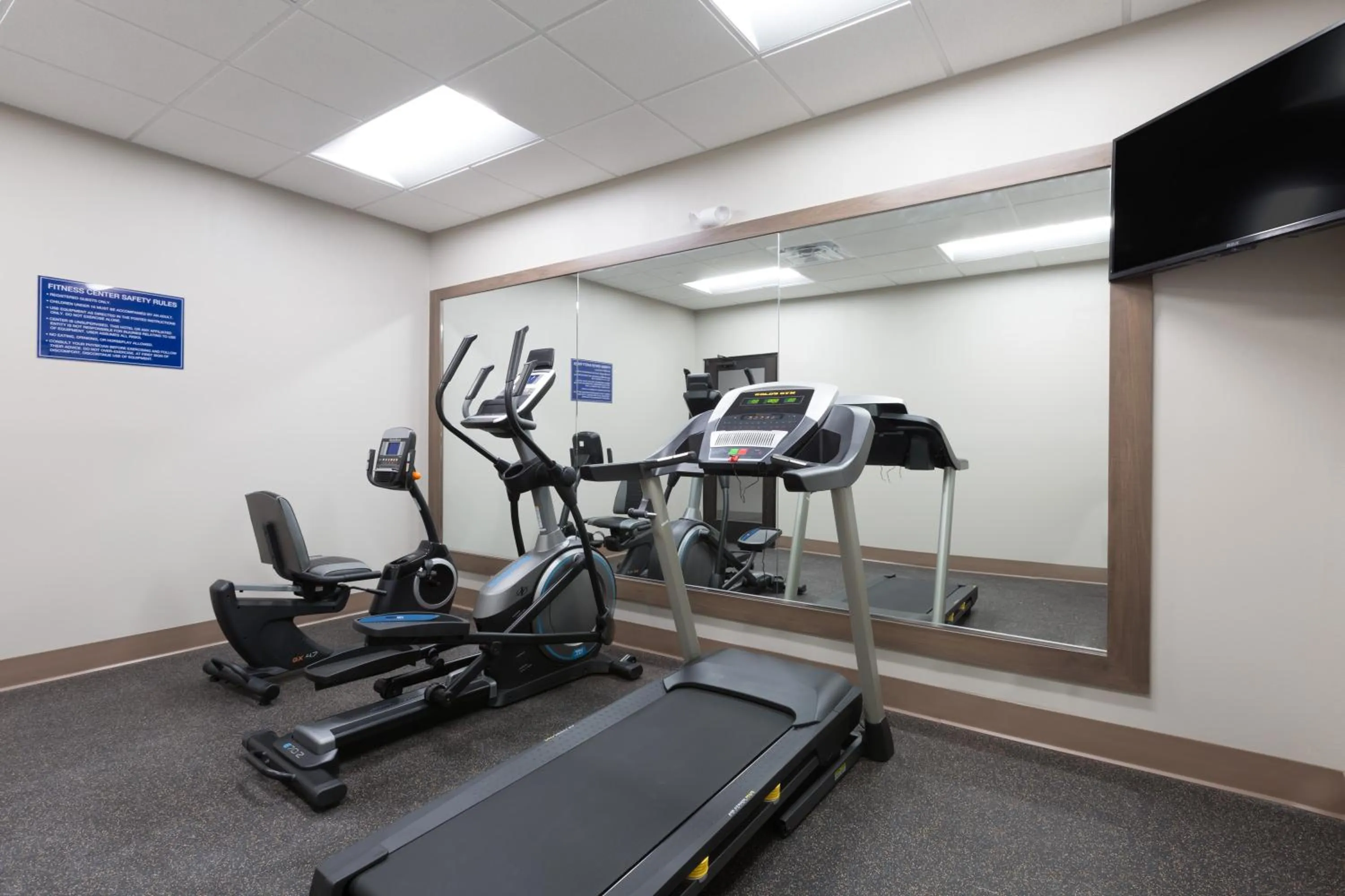 Fitness centre/facilities in Days Inn & Suites by Wyndham Houston NW Cypress