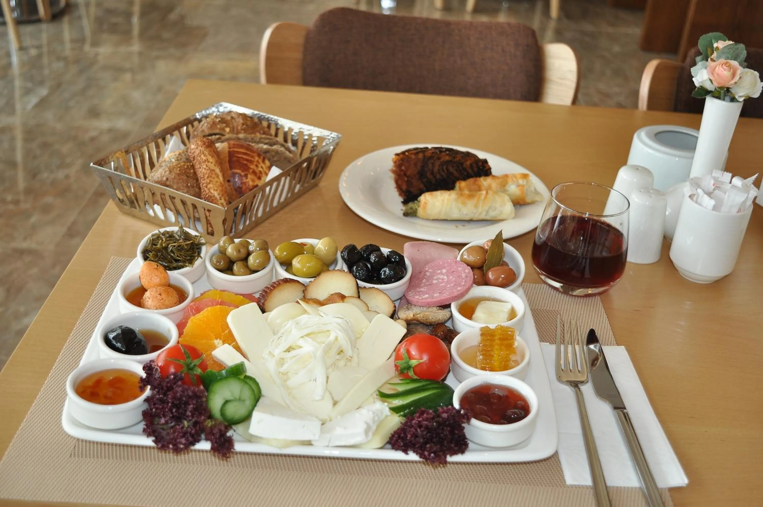 Food and drinks in Ramada By Wyndham Iskenderun