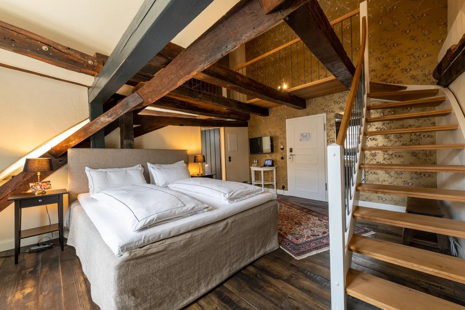 Photo of the whole room, Bed in Renthof Kassel