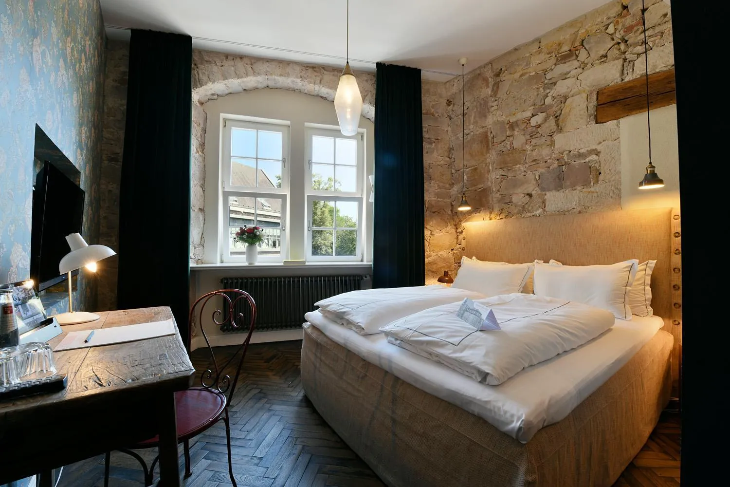 Photo of the whole room, Bed in Renthof Kassel