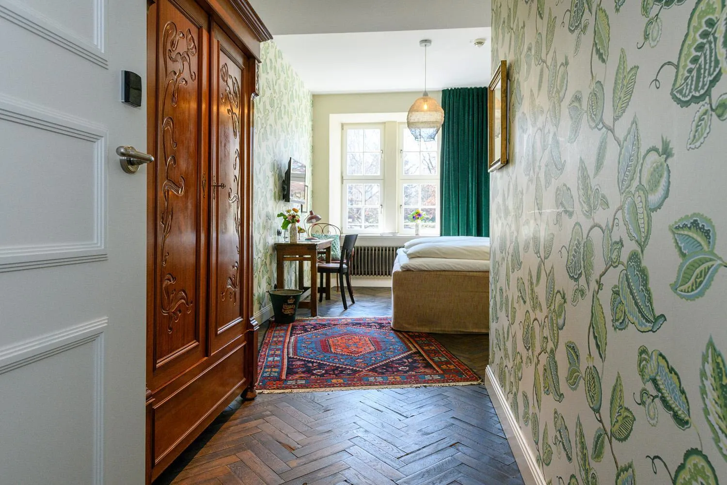 Photo of the whole room, Bed in Renthof Kassel