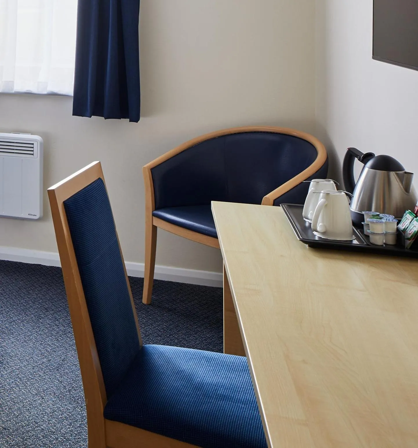 Bedroom in Leonardo Inn Aberdeen Airport