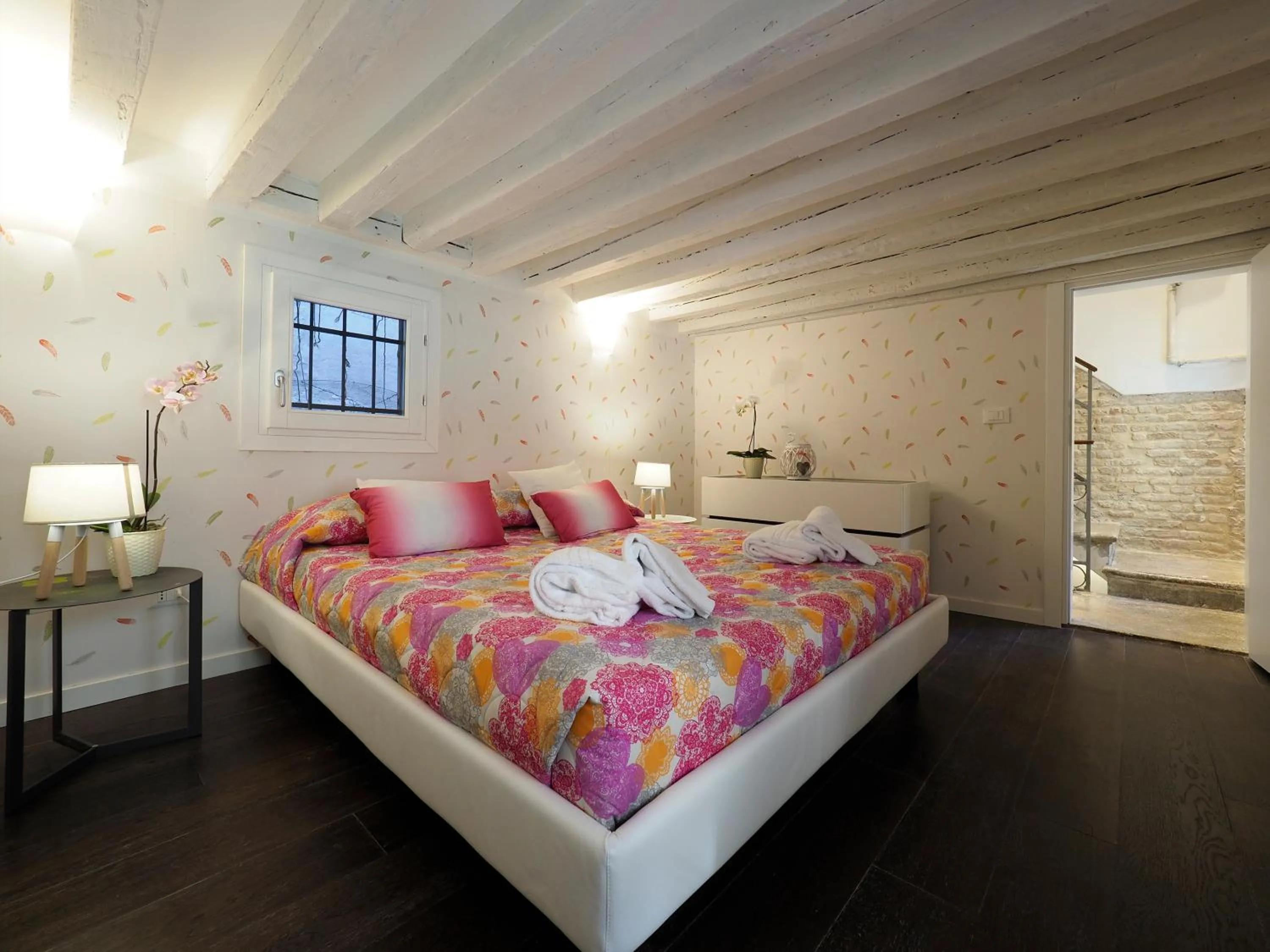 Bed in Majestic Rialto House by Wonderful Italy