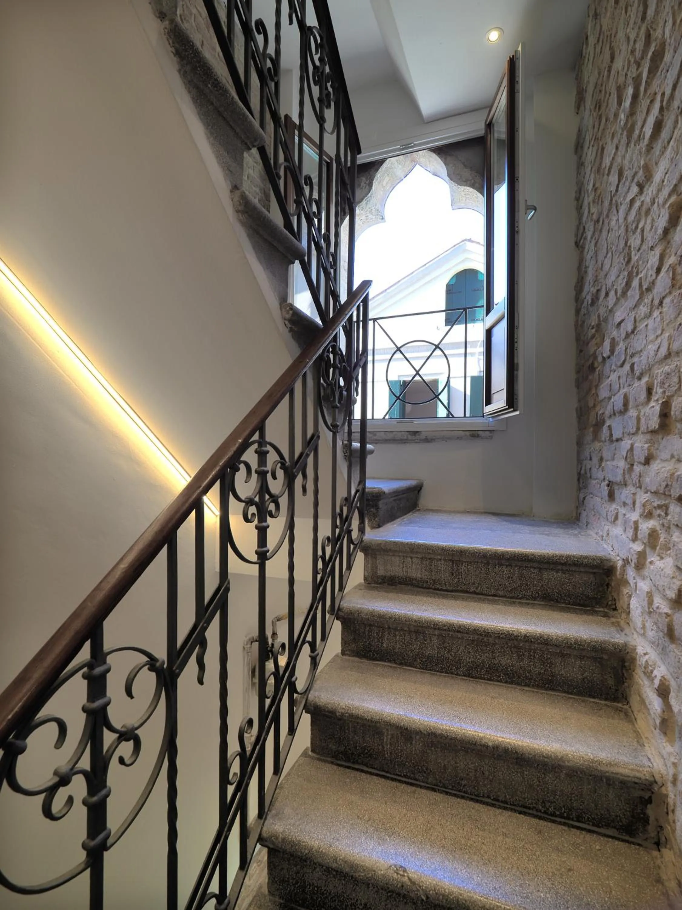 Street view in Majestic Rialto House by Wonderful Italy