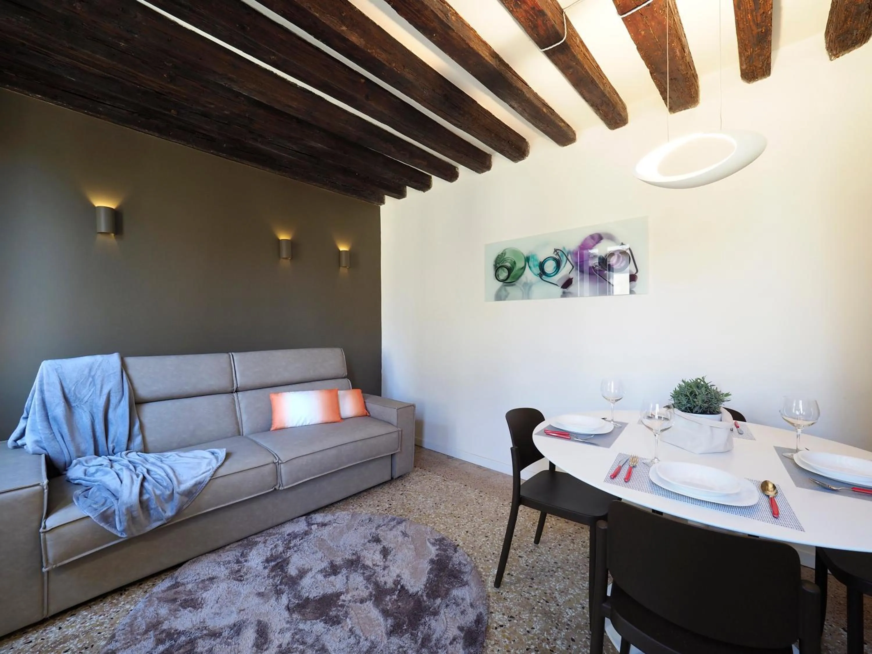 Living room in Majestic Rialto House by Wonderful Italy