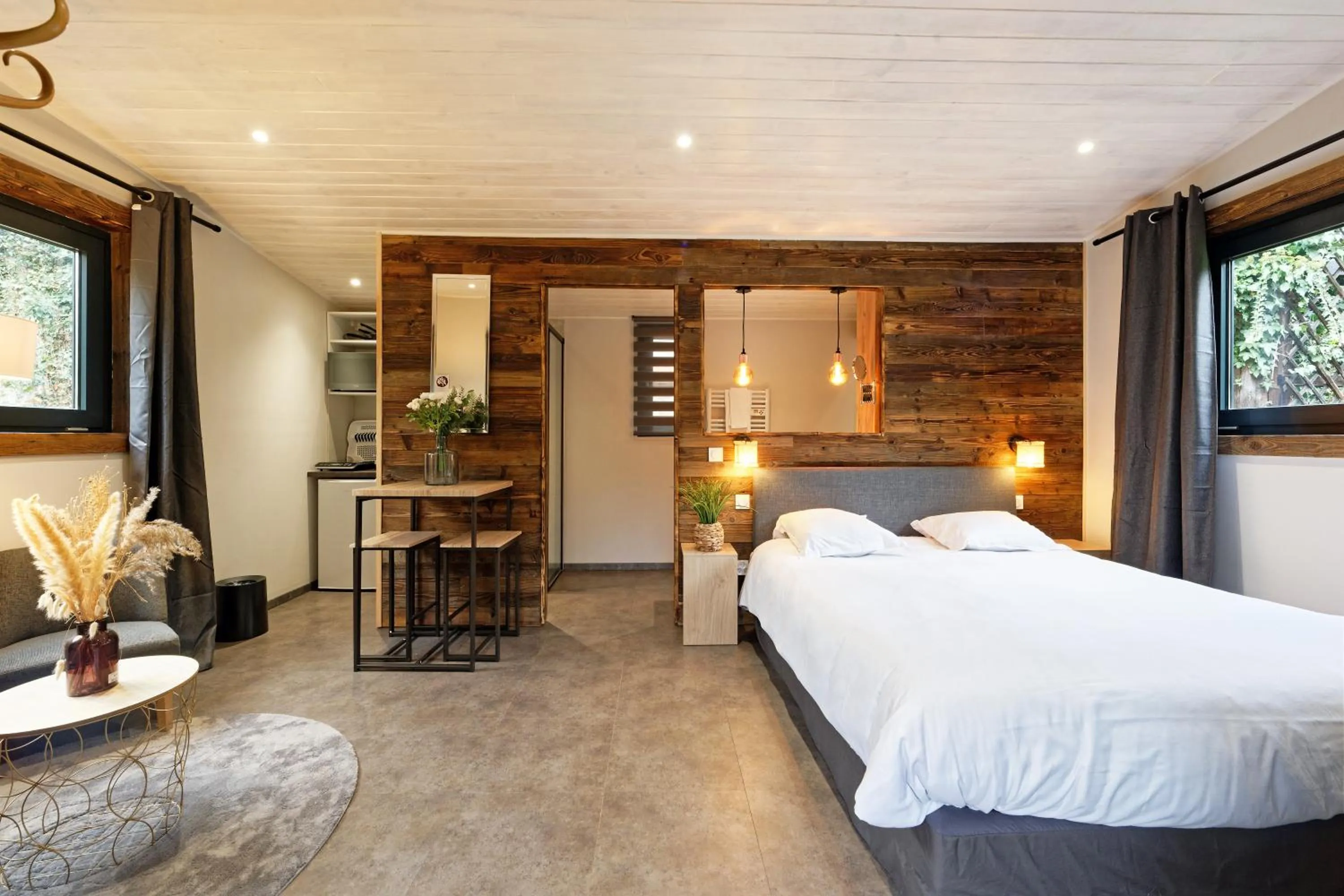 Bedroom, Bed in Pied à Terre - Appart'hôtels au coeur d'Autun