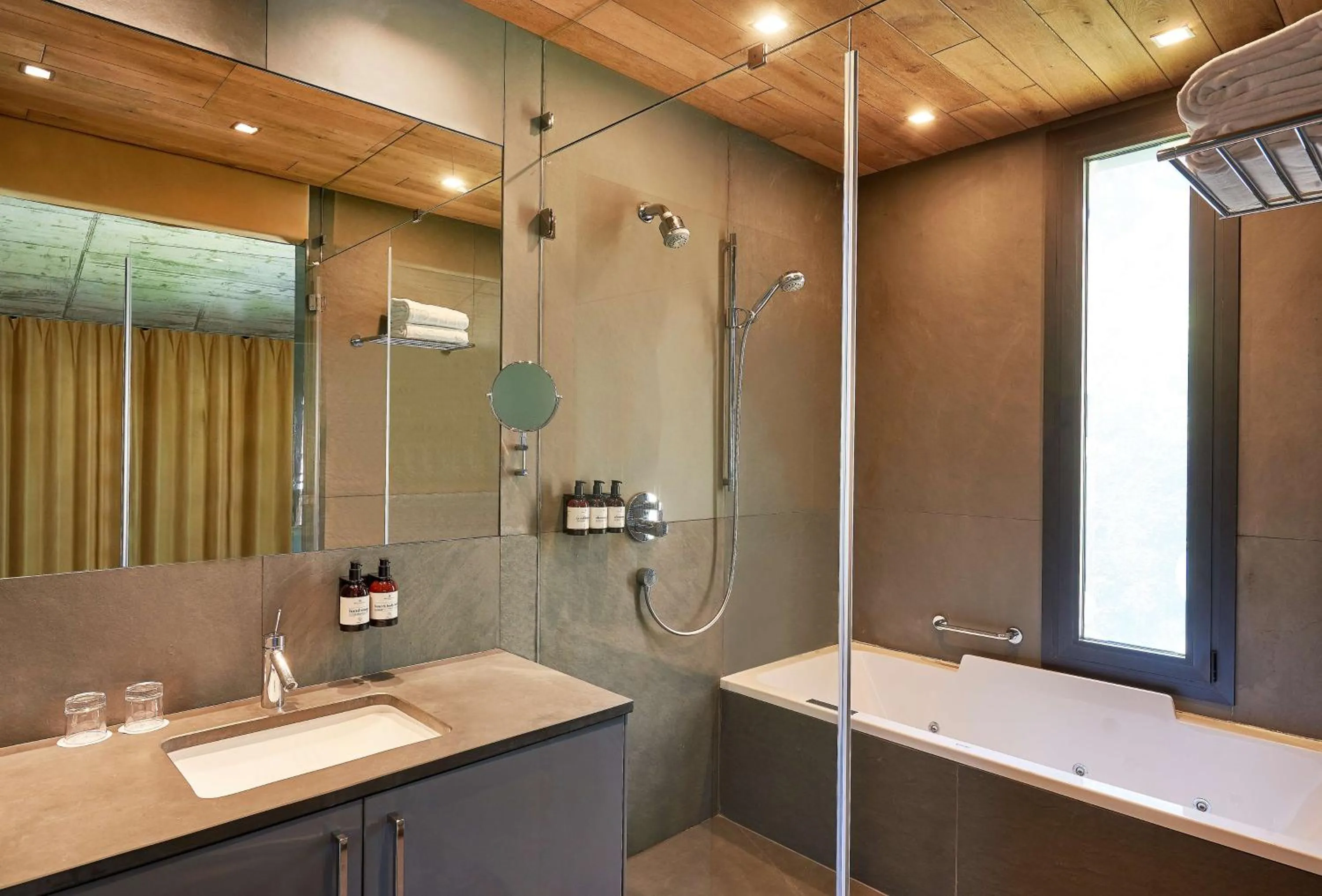 Bathroom in NH Collection Andorra Palomé