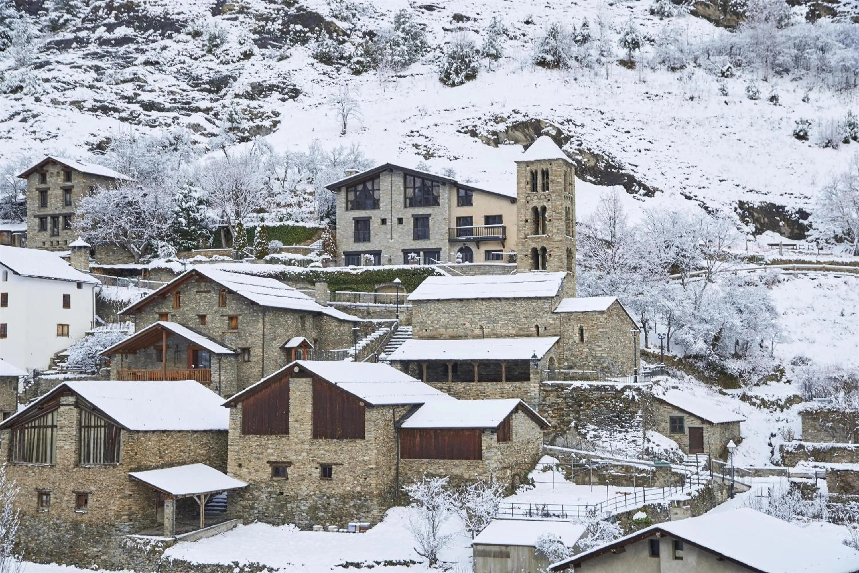 Photo of the whole room in NH Collection Andorra Palomé