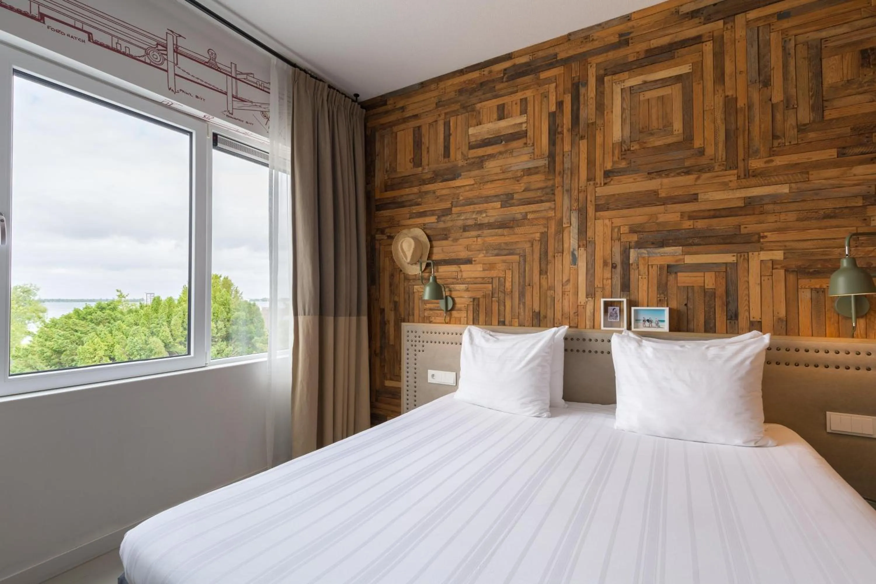 Bedroom, Bed in Leonardo Hotel Vinkeveen Amsterdam